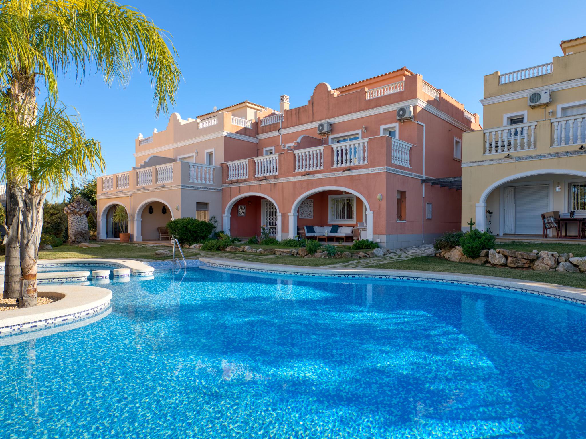 Foto 1 - Casa de 3 habitaciones en Dénia con piscina y vistas al mar