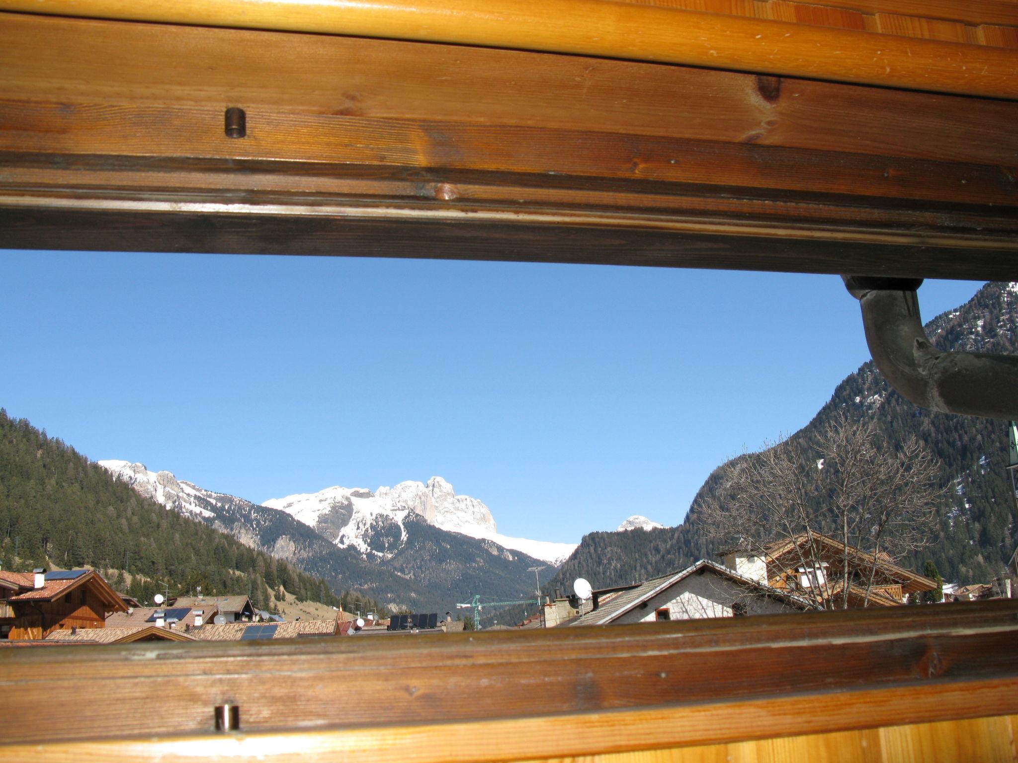 Foto 10 - Apartamento de 2 habitaciones en San Giovanni di Fassa-Sèn Jan con vistas a la montaña