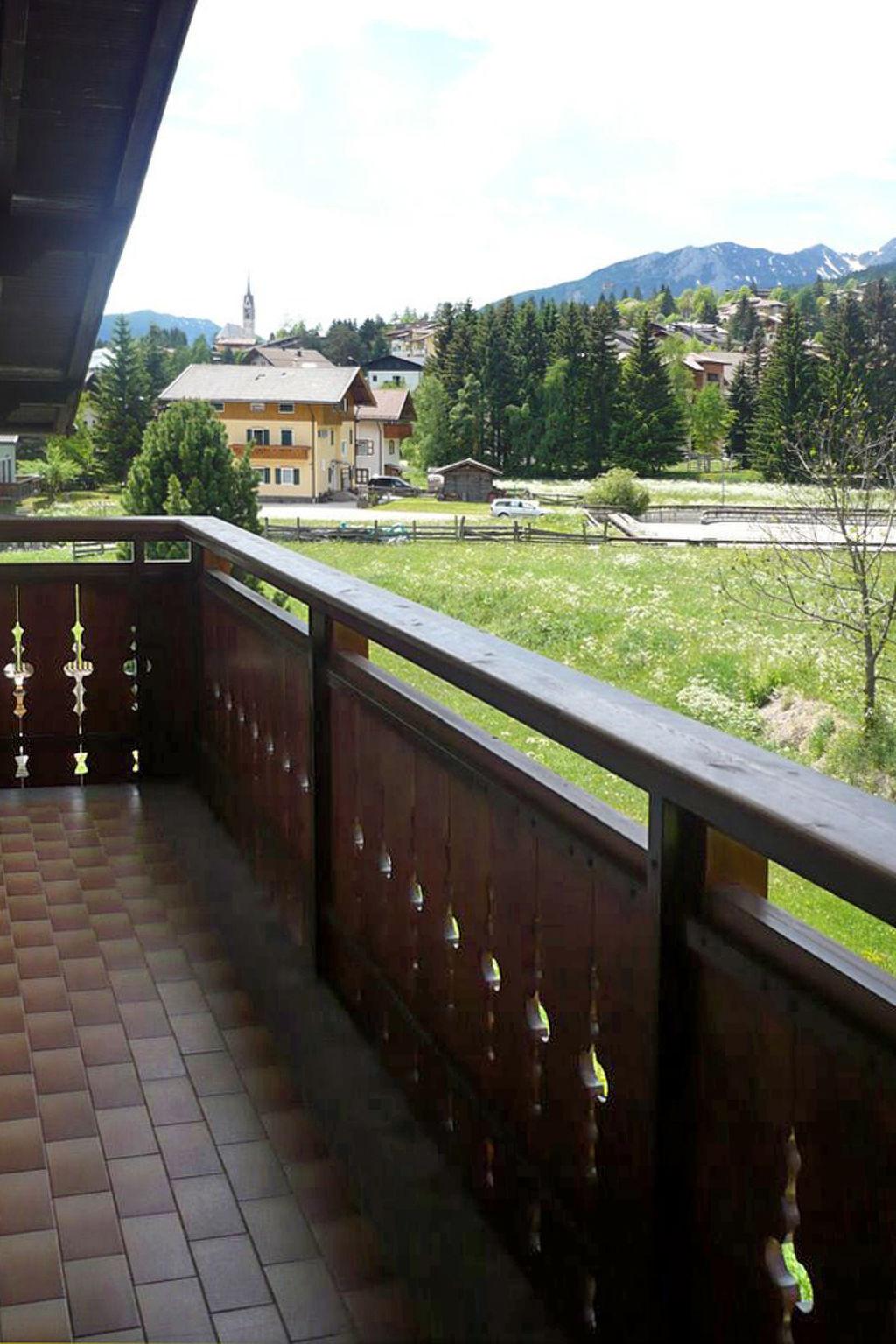 Foto 18 - Appartamento con 2 camere da letto a San Giovanni di Fassa-Sèn Jan con vista sulle montagne