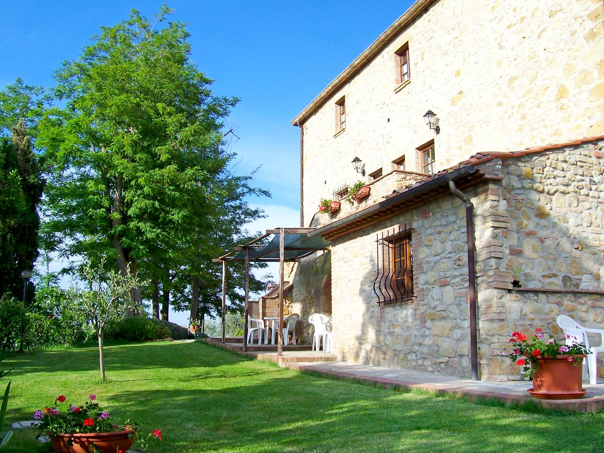 Foto 17 - Apartamento en Volterra con piscina y jardín