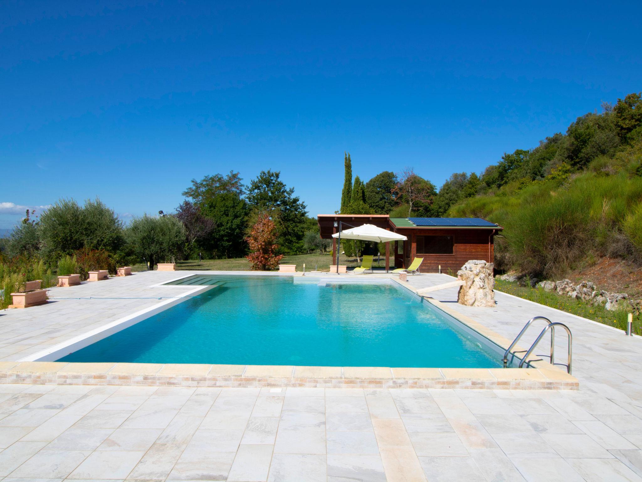 Foto 20 - Casa de 5 quartos em Massa Martana com piscina privada e jardim