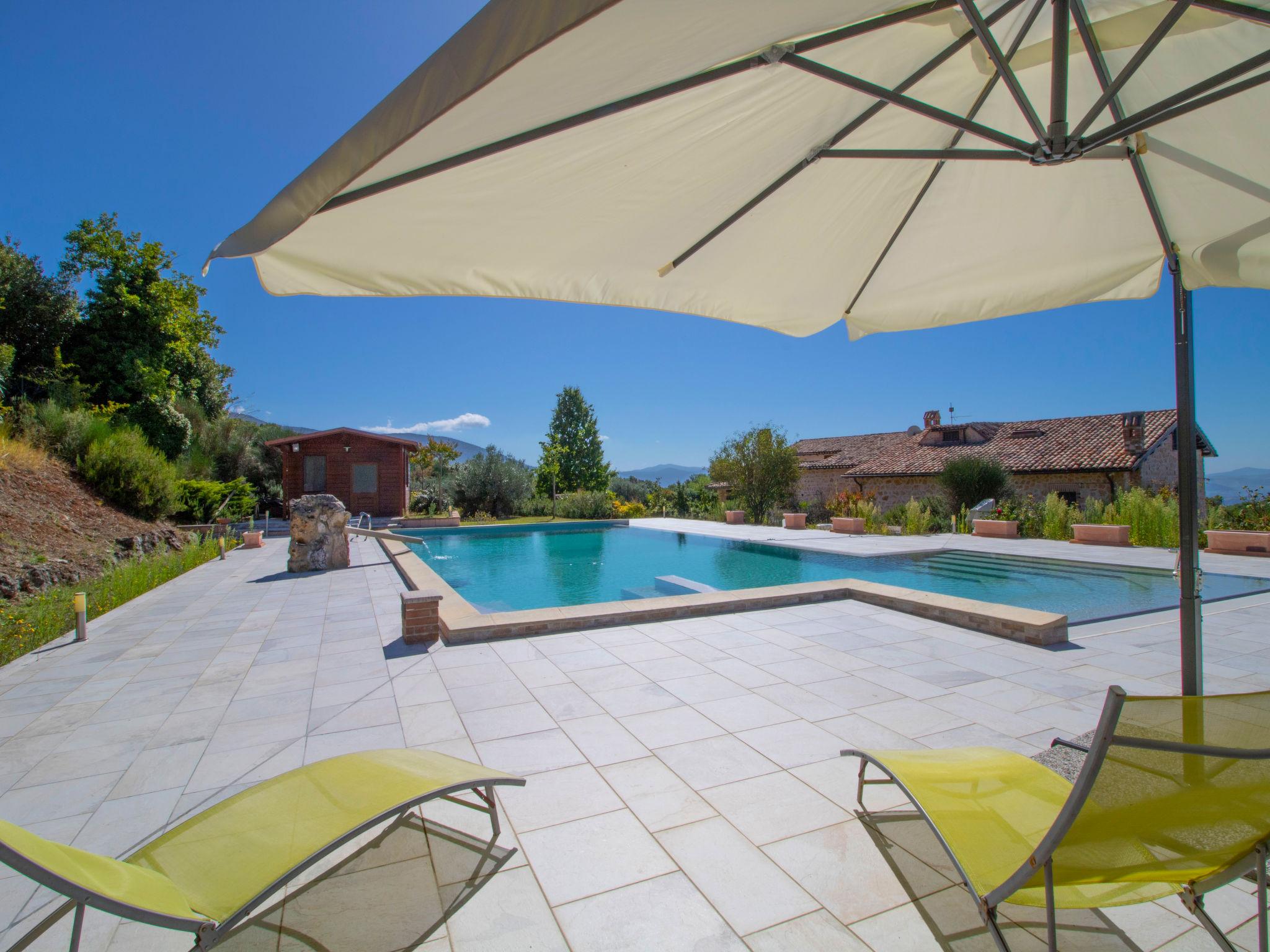 Photo 2 - Maison de 5 chambres à Massa Martana avec piscine privée et jardin