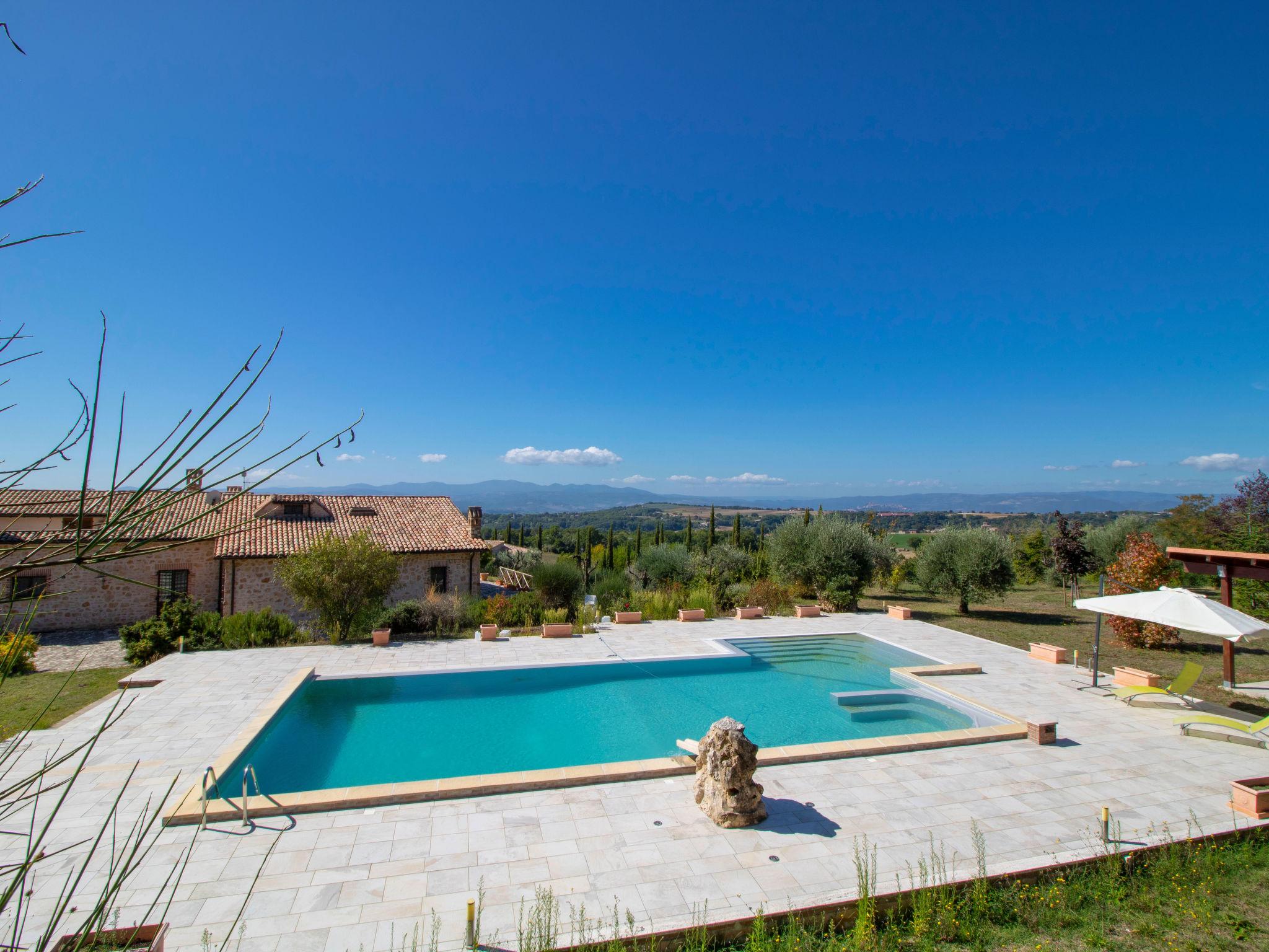 Photo 23 - 5 bedroom House in Massa Martana with private pool and garden