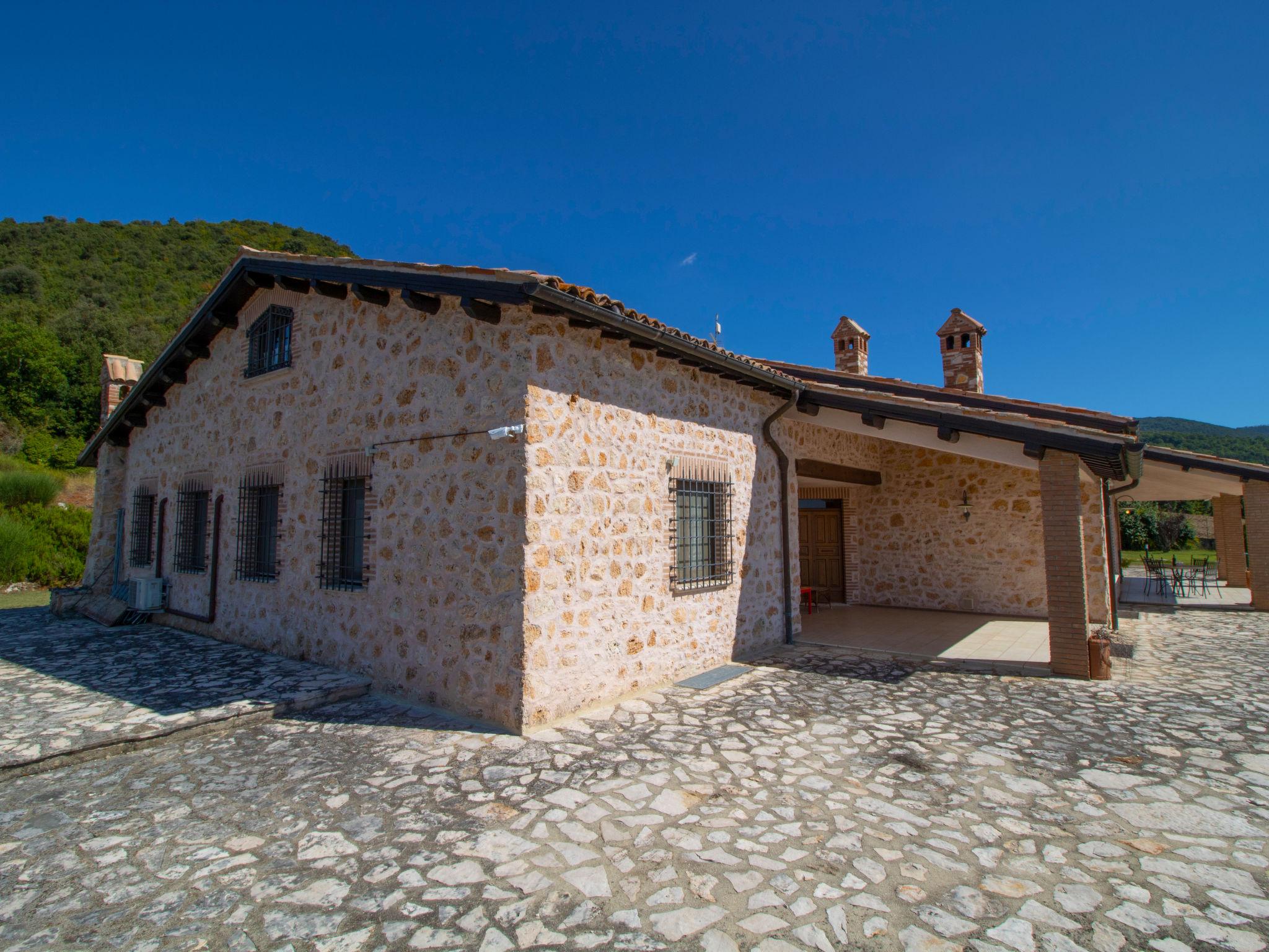 Photo 28 - Maison de 5 chambres à Massa Martana avec piscine privée et jardin