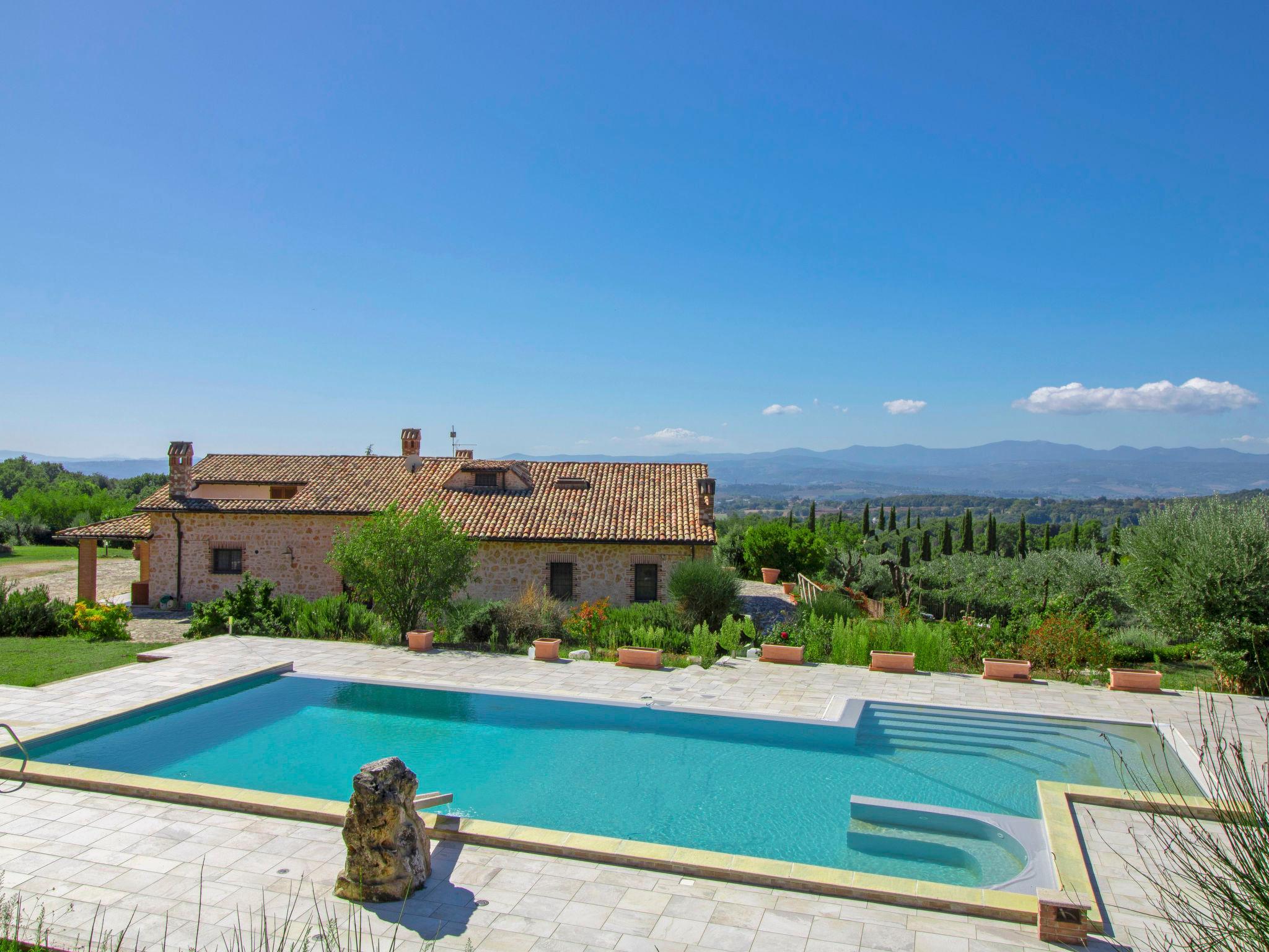 Photo 1 - Maison de 5 chambres à Massa Martana avec piscine privée et jardin