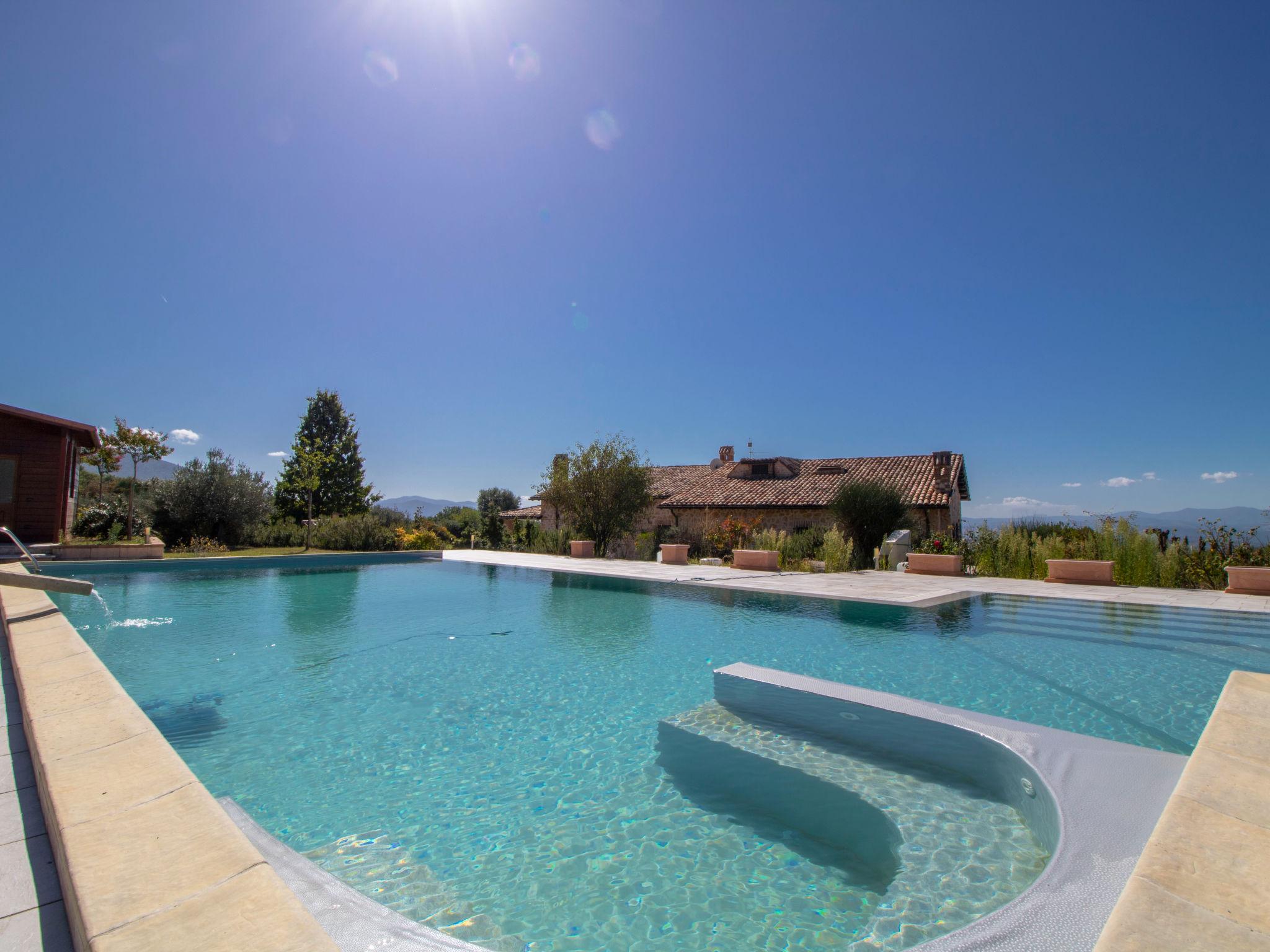 Photo 33 - Maison de 5 chambres à Massa Martana avec piscine privée et jardin