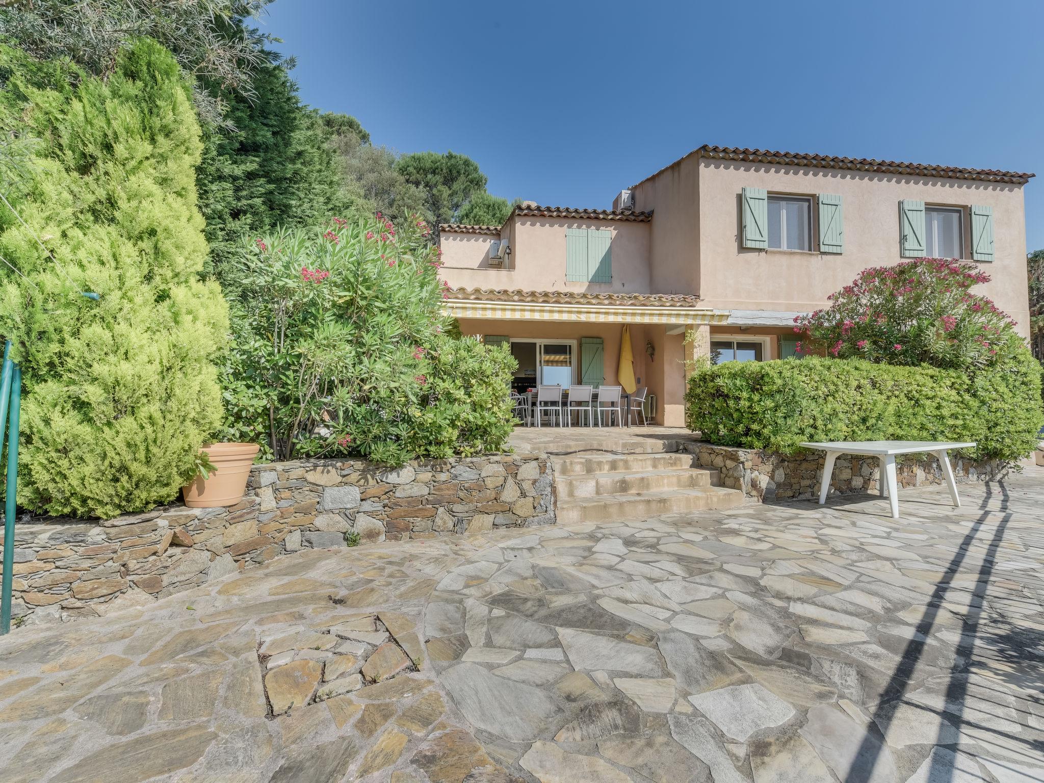 Photo 17 - Maison de 5 chambres à Grimaud avec piscine privée et vues à la mer