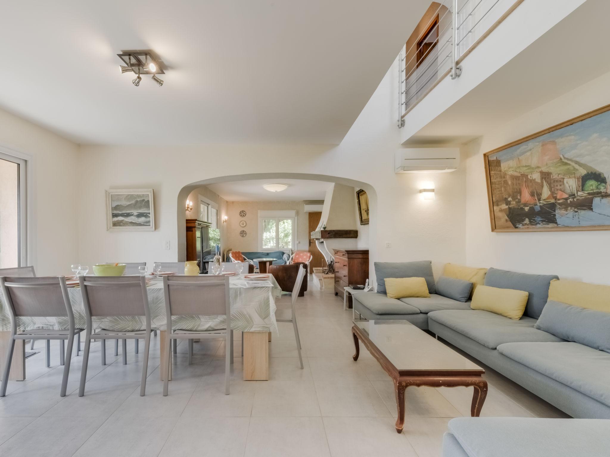 Foto 2 - Casa con 5 camere da letto a Grimaud con piscina privata e terrazza