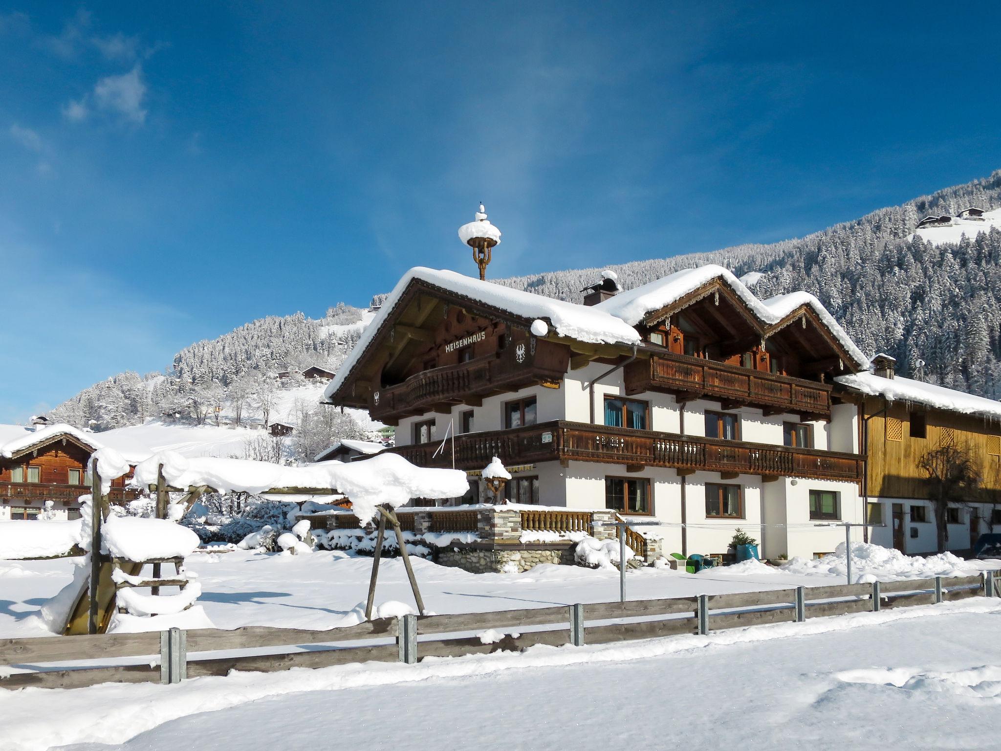 Foto 15 - Apartamento de 2 quartos em Ramsau im Zillertal com jardim e vista para a montanha