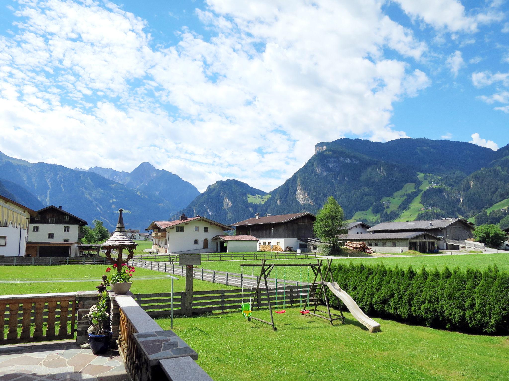 Foto 3 - Appartamento con 2 camere da letto a Ramsau im Zillertal con giardino e vista sulle montagne