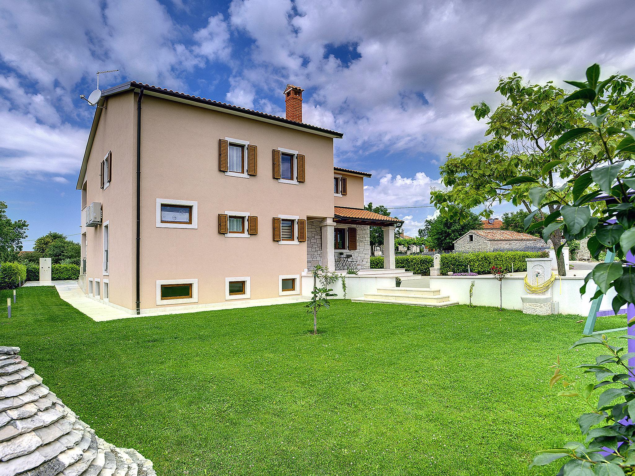 Foto 13 - Casa de 3 quartos em Sveti Petar u Šumi com piscina privada e jardim