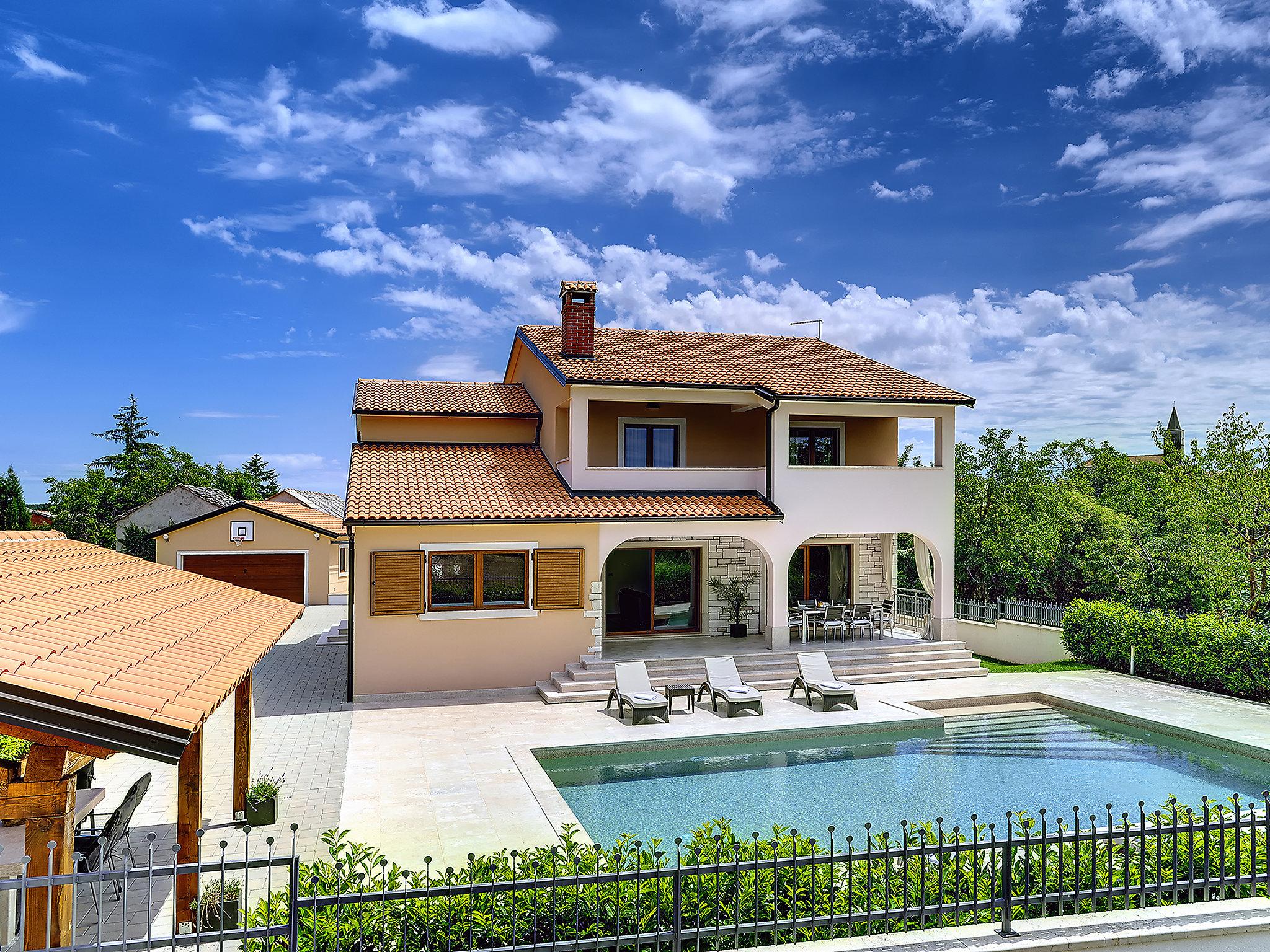 Photo 1 - Maison de 3 chambres à Sveti Petar u Šumi avec piscine privée et jardin