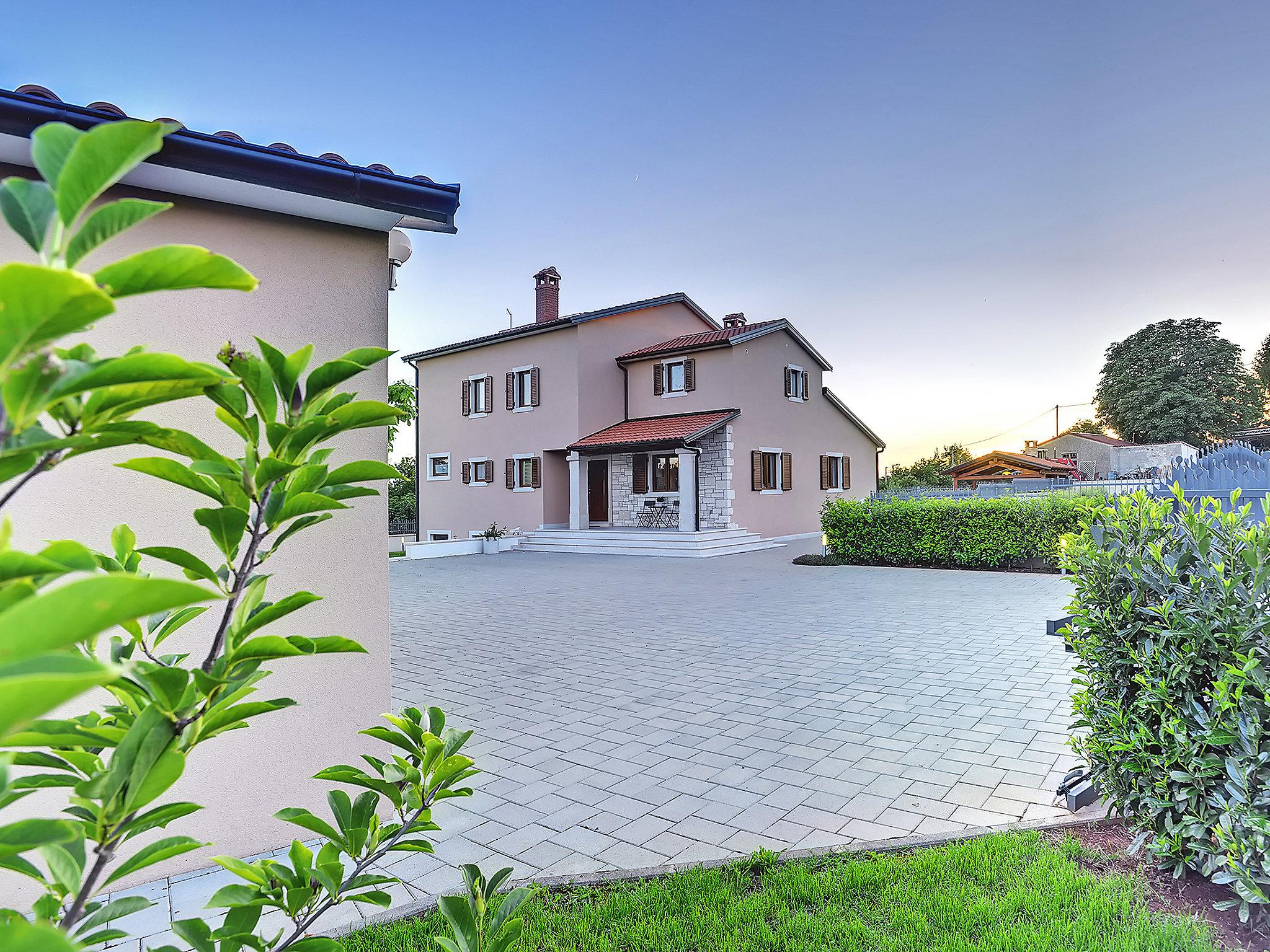 Foto 17 - Casa con 3 camere da letto a Sveti Petar u Šumi con piscina privata e giardino
