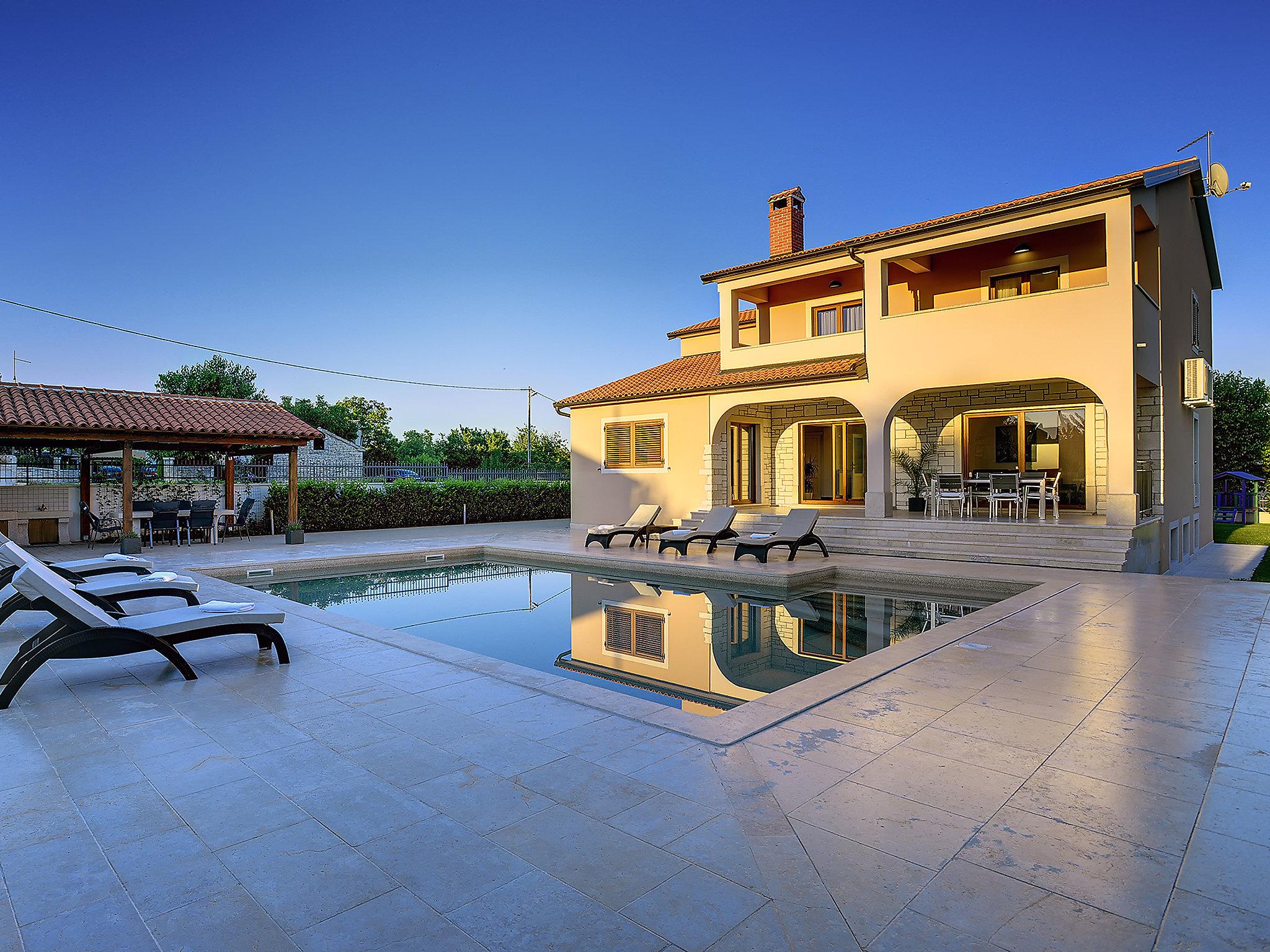 Photo 11 - Maison de 3 chambres à Sveti Petar u Šumi avec piscine privée et jardin