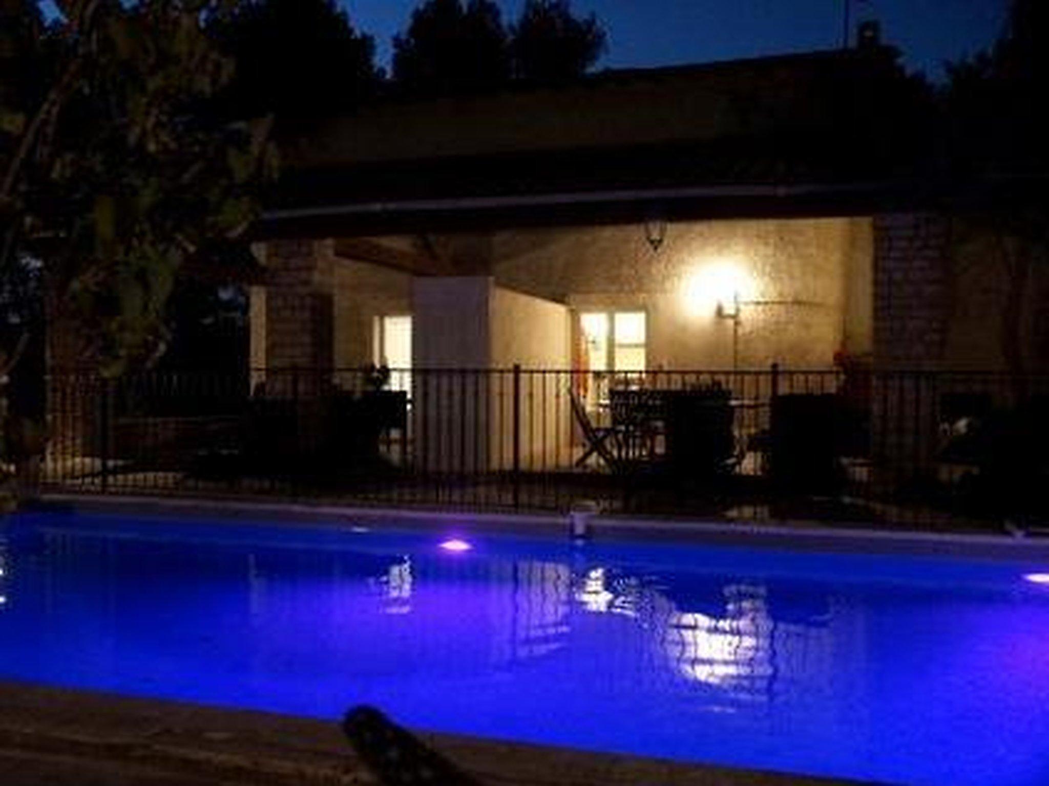 Photo 7 - Maison de 2 chambres à Grans avec piscine et jardin