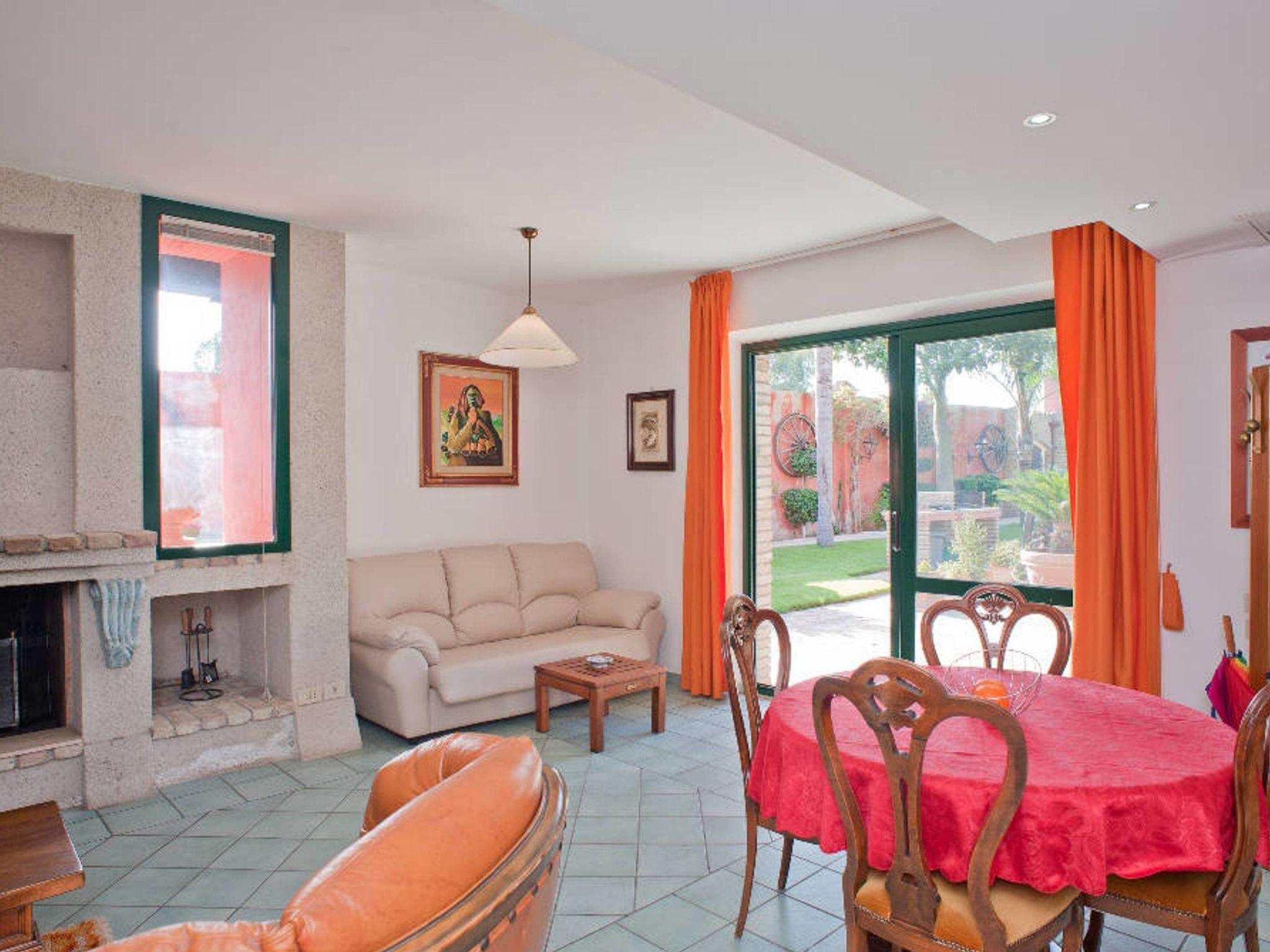 Foto 4 - Apartamento de 2 habitaciones en Quartu Sant'Elena con jardín