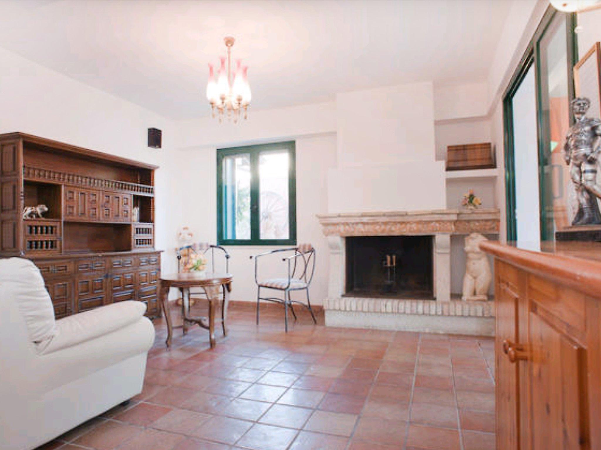 Foto 5 - Apartamento de 2 habitaciones en Quartu Sant'Elena con jardín