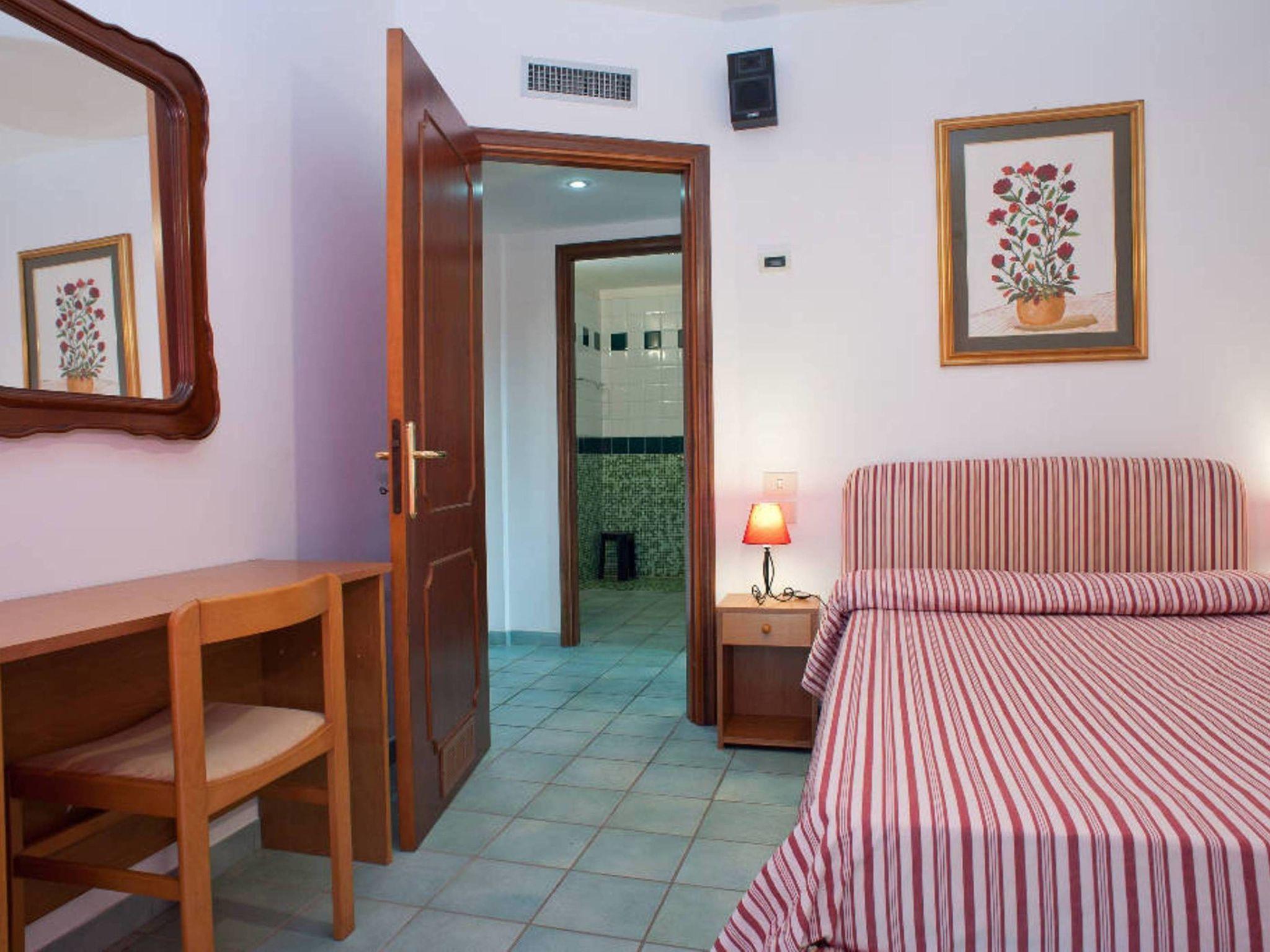Foto 10 - Apartamento de 2 quartos em Quartu Sant'Elena com jardim