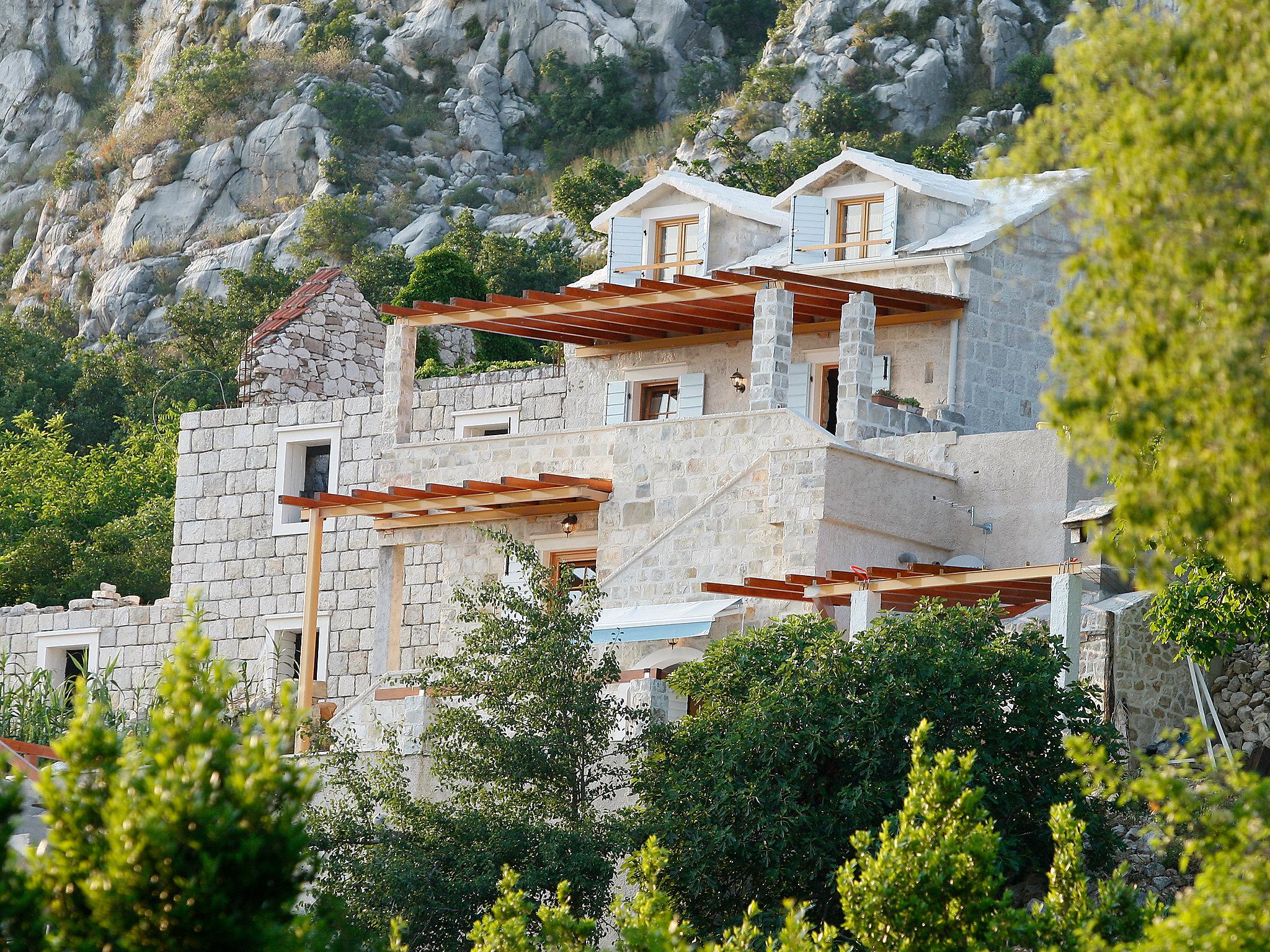 Foto 15 - Casa con 2 camere da letto a Dugi Rat con piscina privata e vista mare