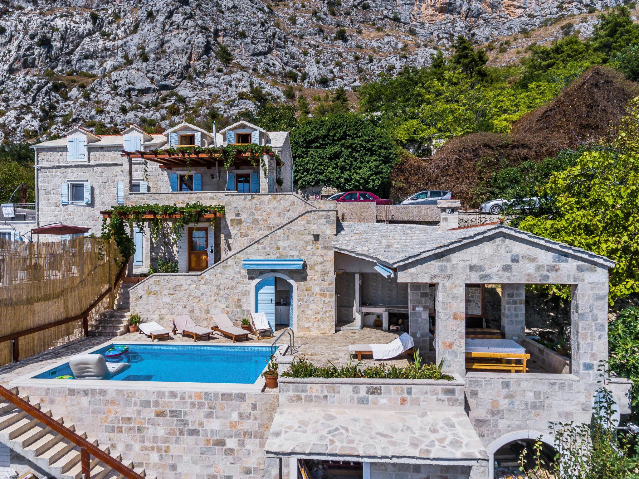 Photo 5 - Maison de 2 chambres à Dugi Rat avec piscine privée et jardin