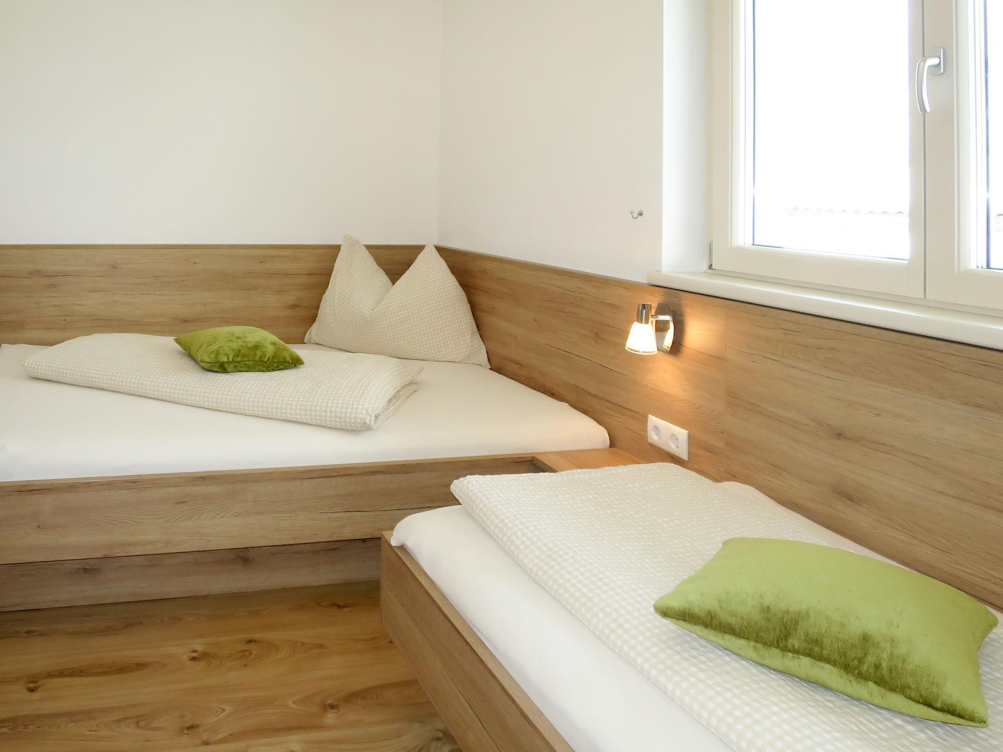 Foto 13 - Appartamento con 2 camere da letto a Fügen con vista sulle montagne