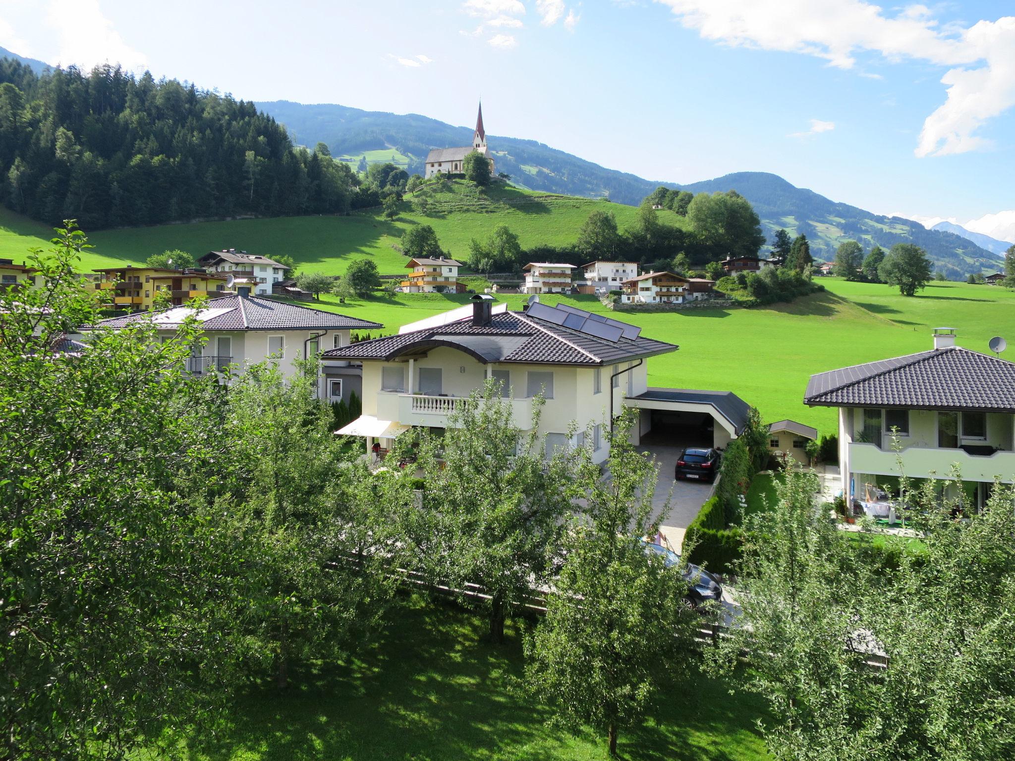 Foto 20 - Apartamento de 2 quartos em Fügen com vista para a montanha