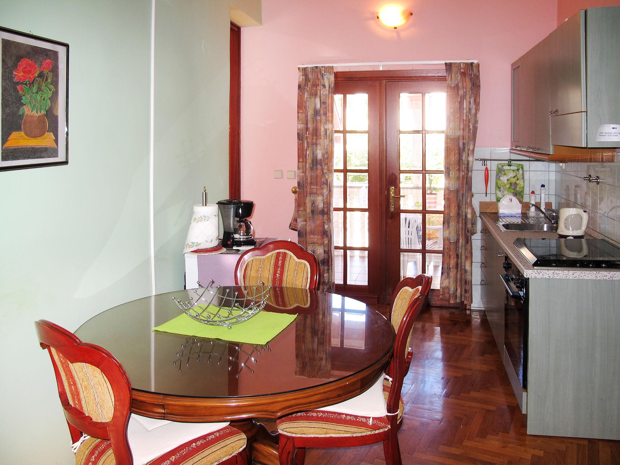 Foto 7 - Apartamento de 1 quarto em Zadar com jardim