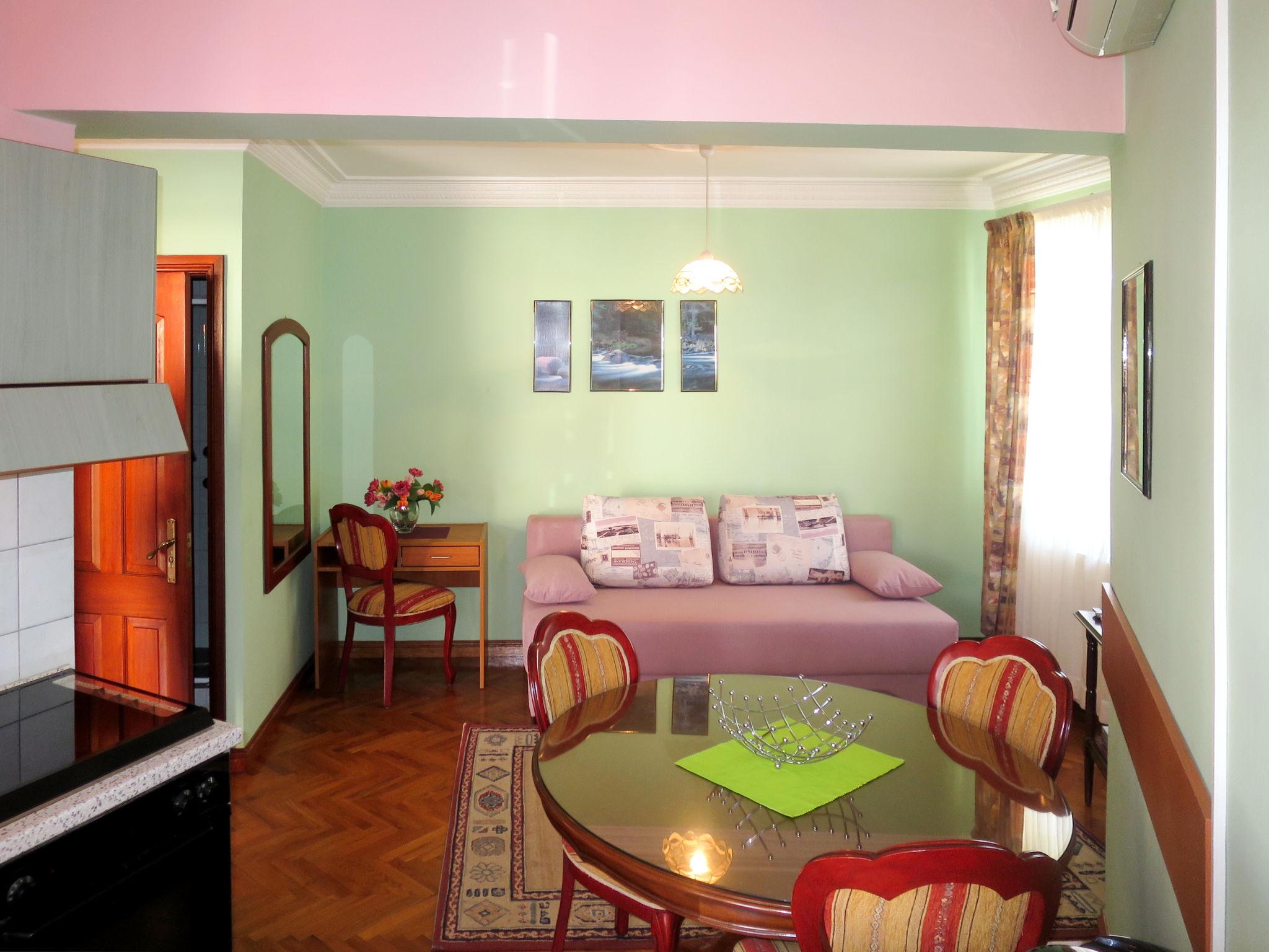 Foto 3 - Apartamento de 1 quarto em Zadar com jardim