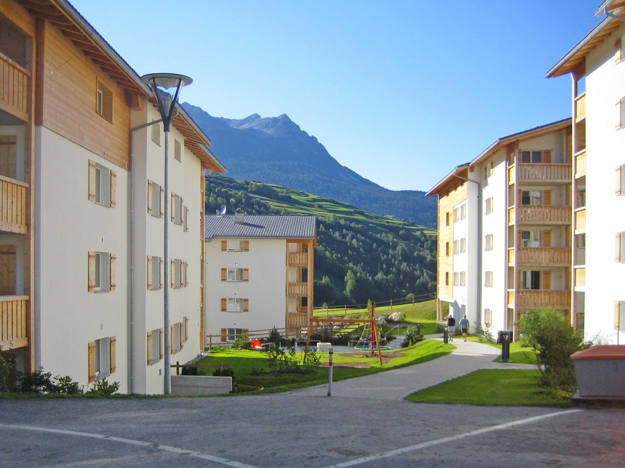 Foto 14 - Apartamento de 3 habitaciones en Surses con terraza y vistas a la montaña