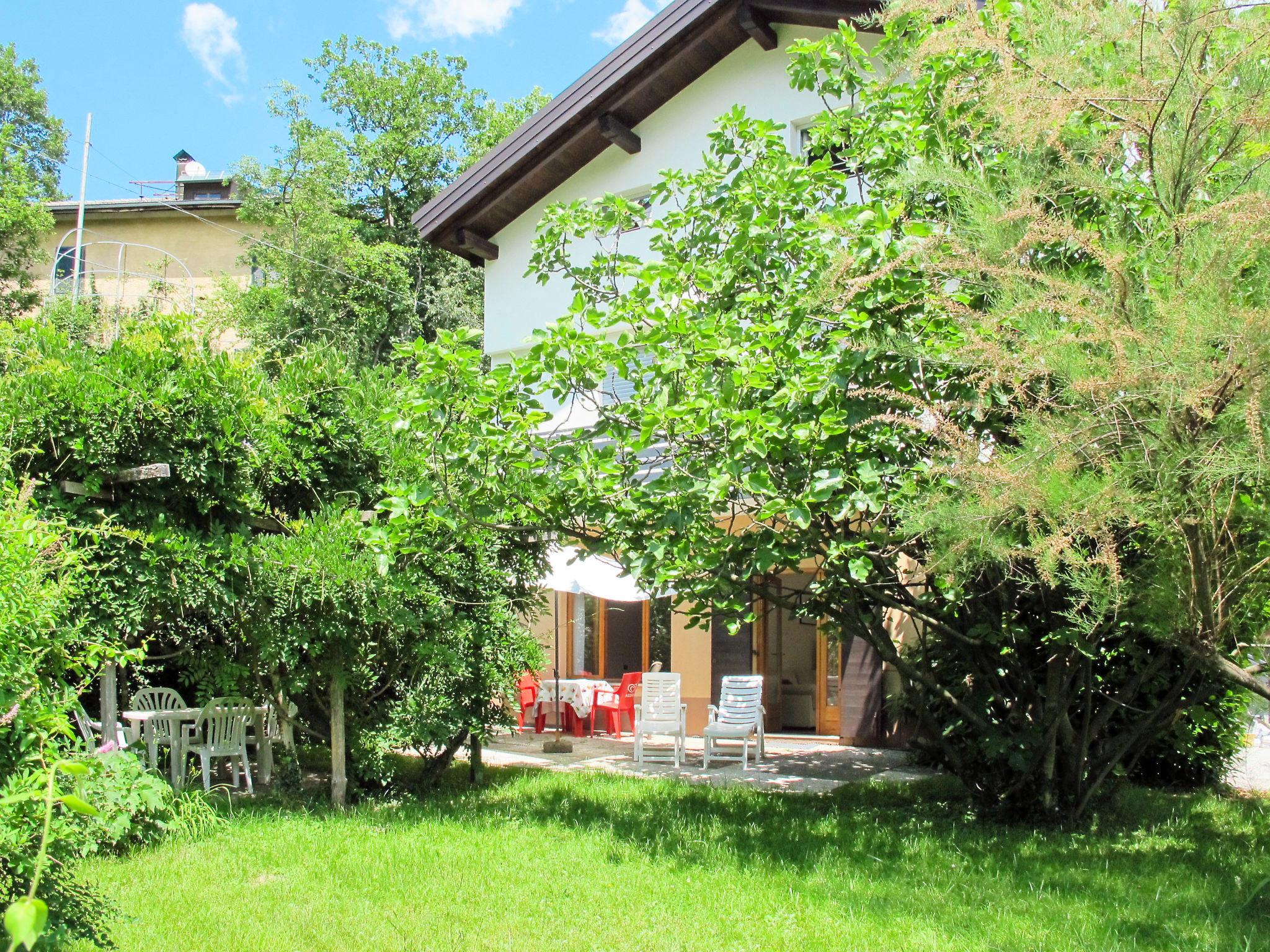 Foto 2 - Apartamento de 2 habitaciones en Pergine Valsugana con jardín y vistas a la montaña
