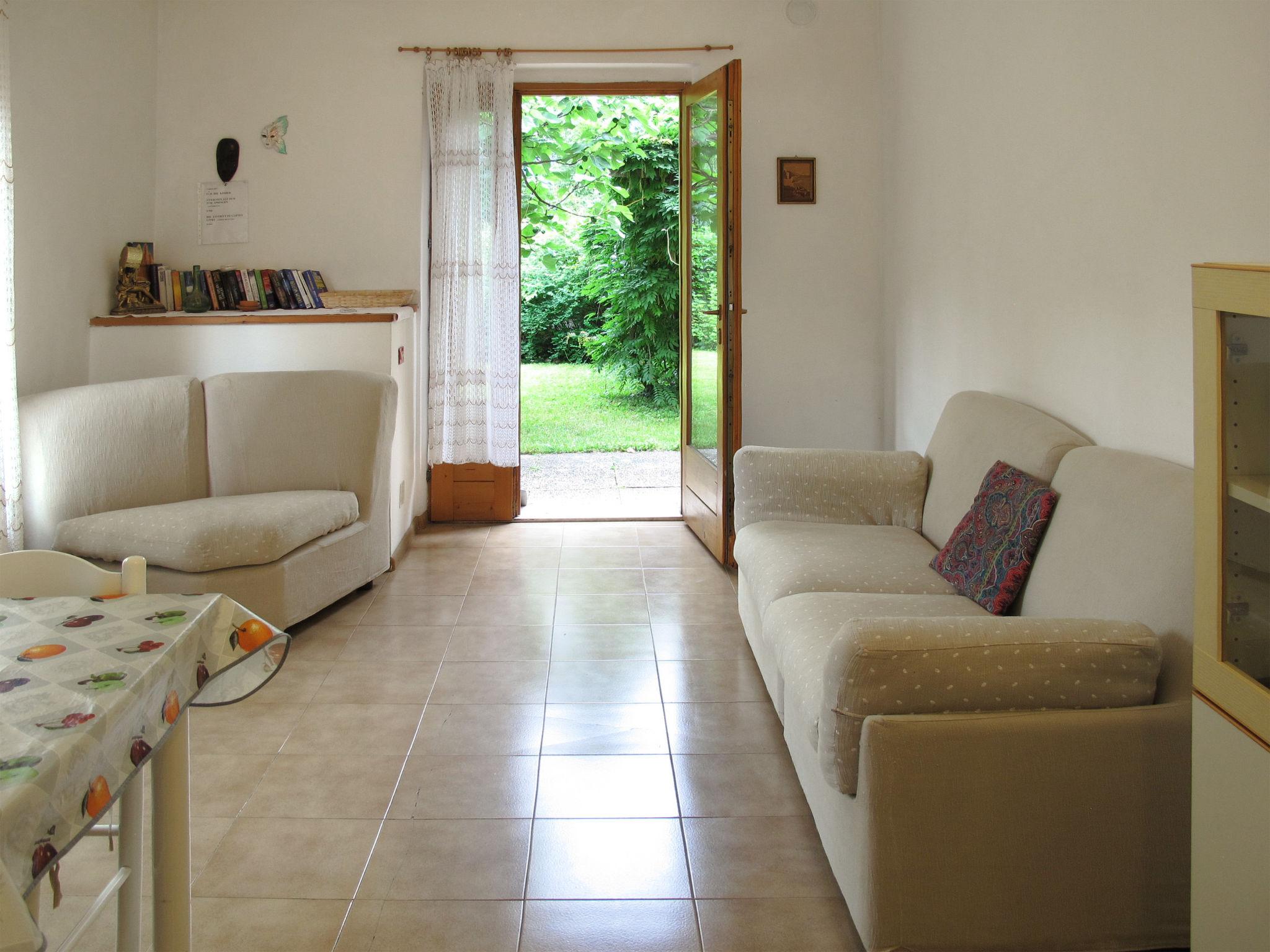 Photo 4 - 2 bedroom Apartment in Italy with garden and terrace