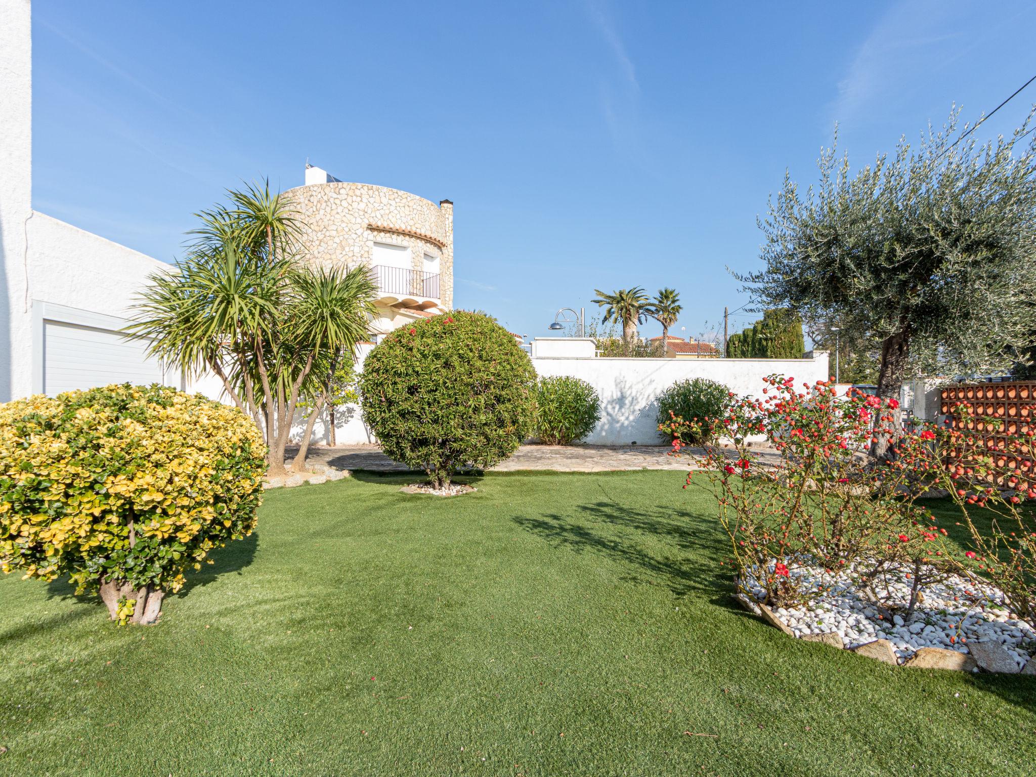 Photo 24 - Maison de 2 chambres à Castelló d'Empúries avec piscine privée et vues à la mer