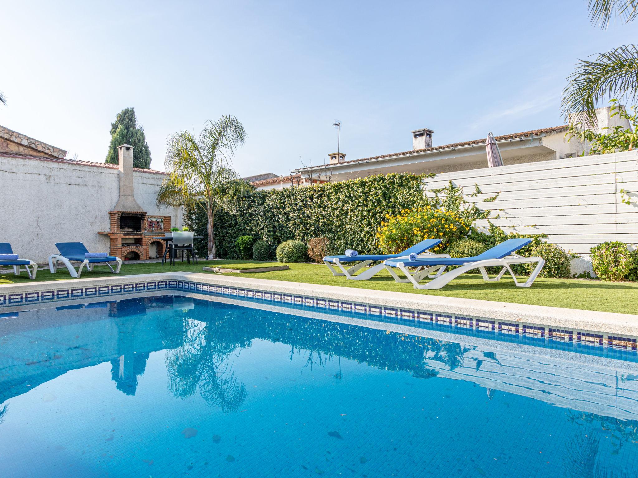 Foto 20 - Casa de 2 habitaciones en Castelló d'Empúries con piscina privada y jardín