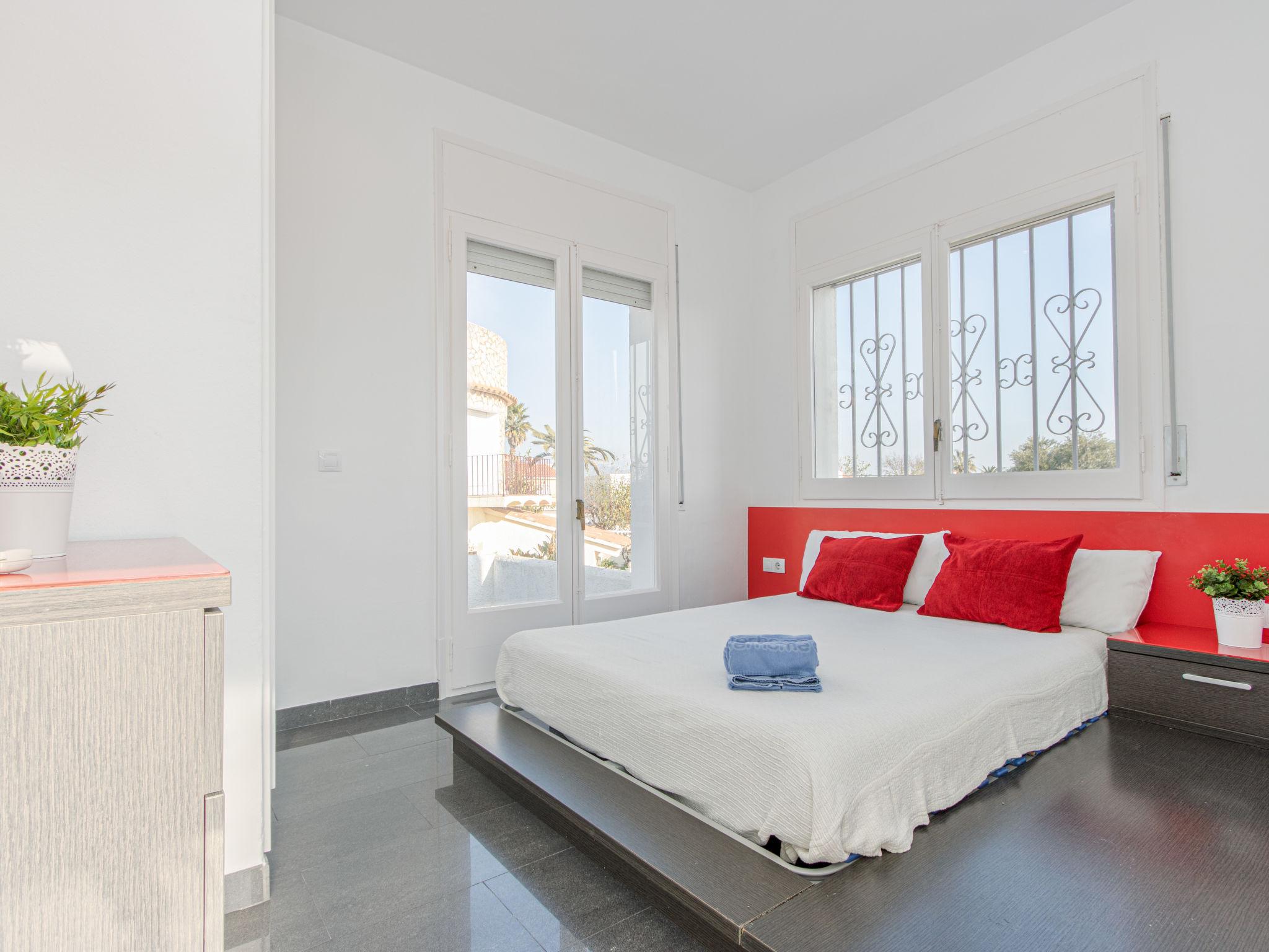 Foto 14 - Casa con 2 camere da letto a Castelló d'Empúries con piscina privata e vista mare
