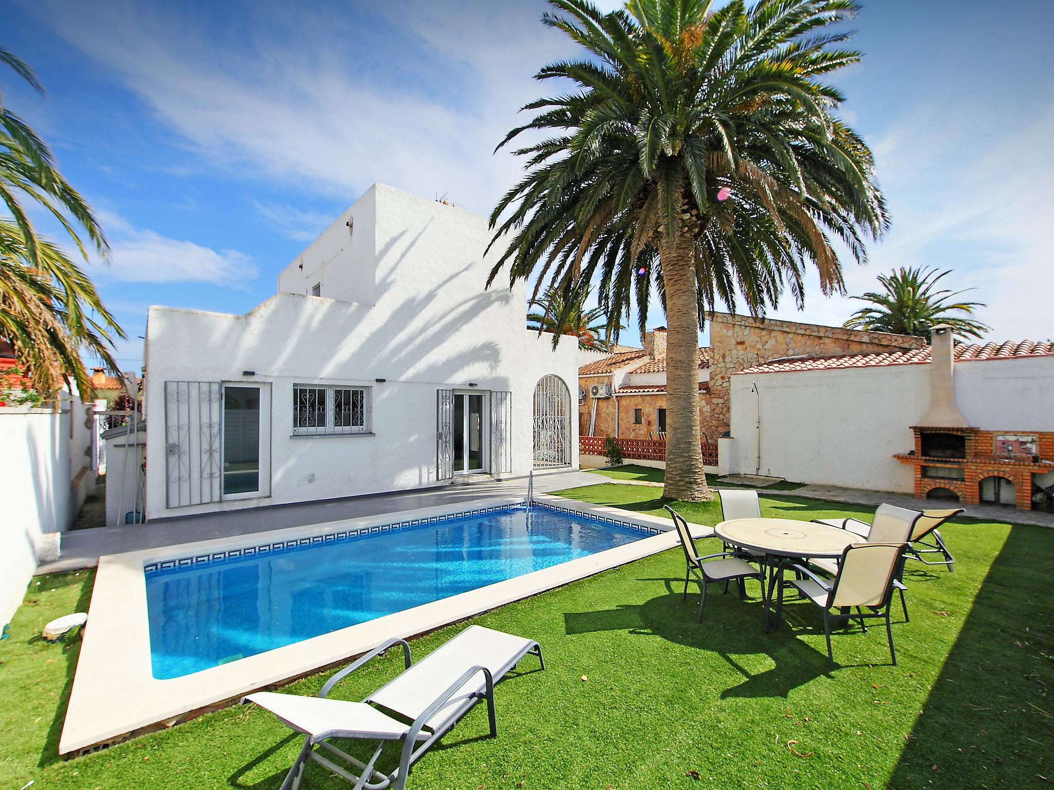 Foto 1 - Casa de 2 quartos em Castelló d'Empúries com piscina privada e jardim