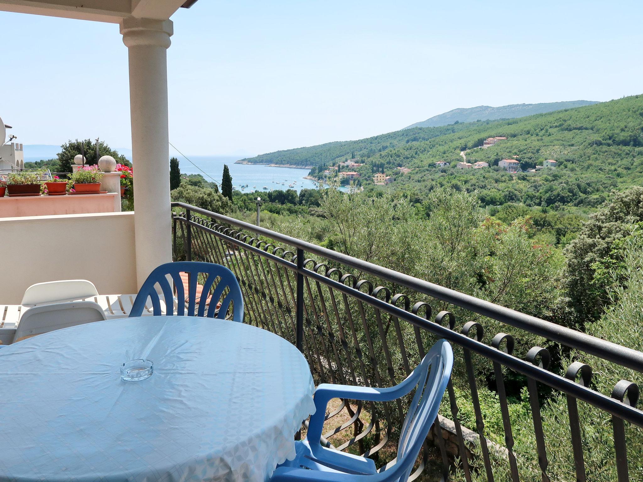 Foto 3 - Casa de 5 habitaciones en Raša con terraza y vistas al mar