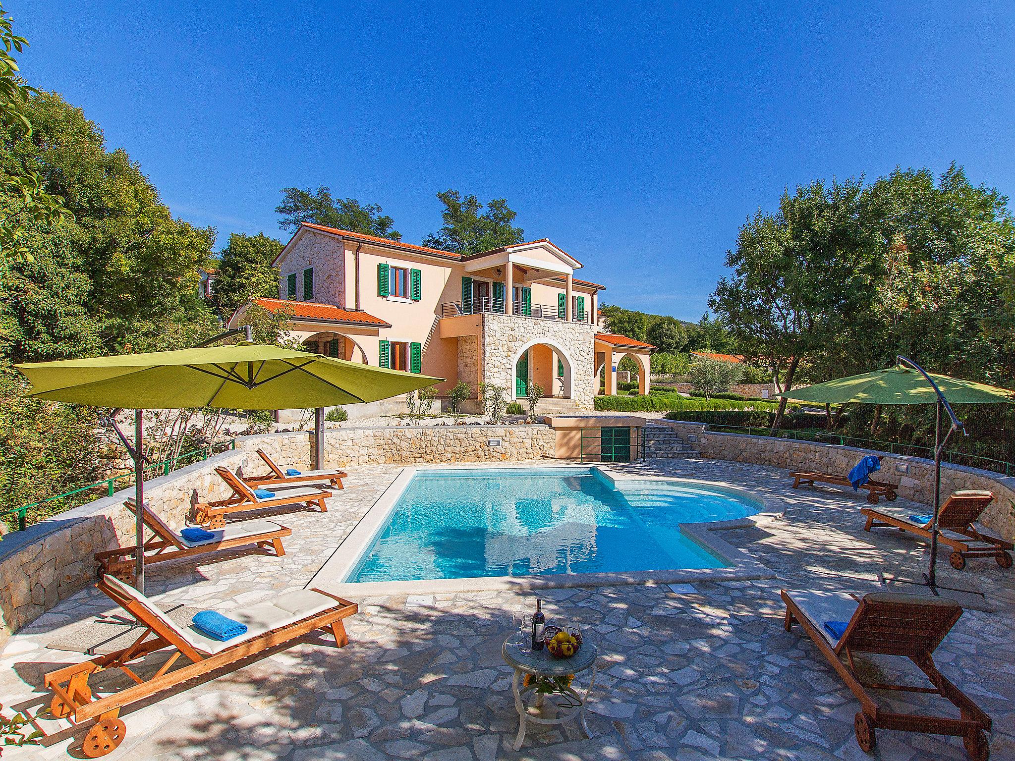 Photo 21 - Maison de 5 chambres à Raša avec piscine et vues à la mer