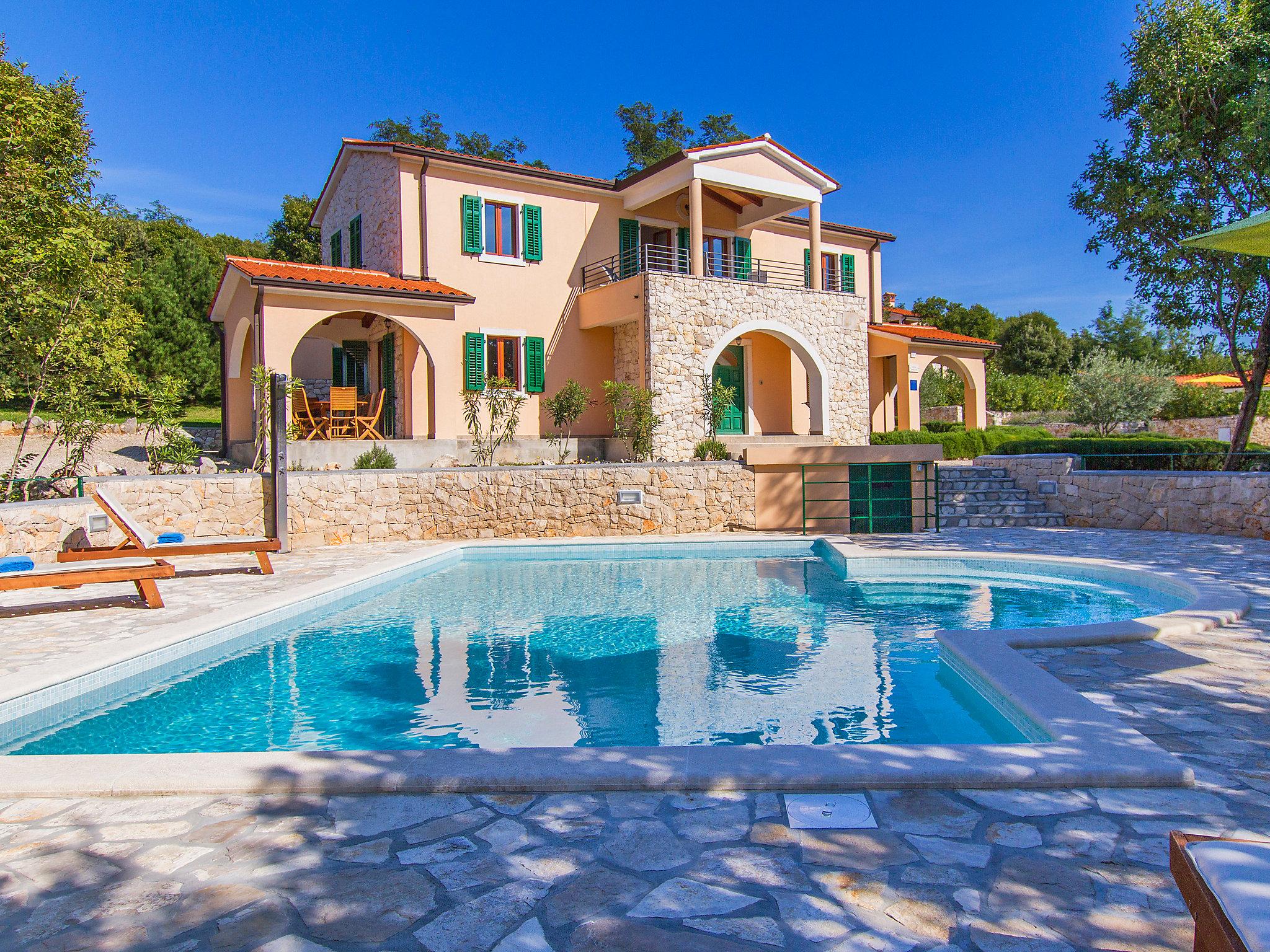 Photo 1 - Maison de 5 chambres à Raša avec piscine et vues à la mer