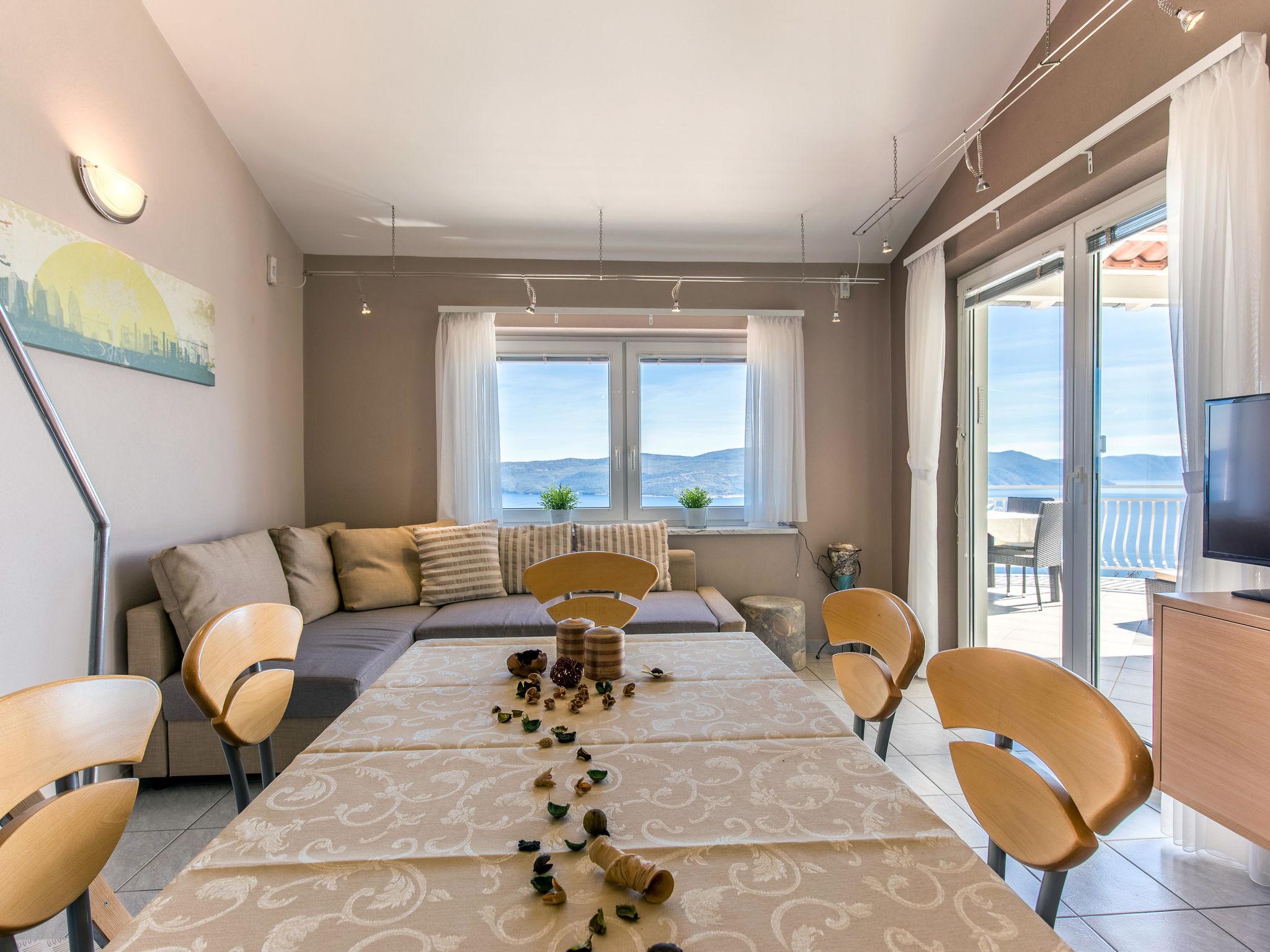 Foto 10 - Casa de 4 habitaciones en Kršan con piscina privada y vistas al mar
