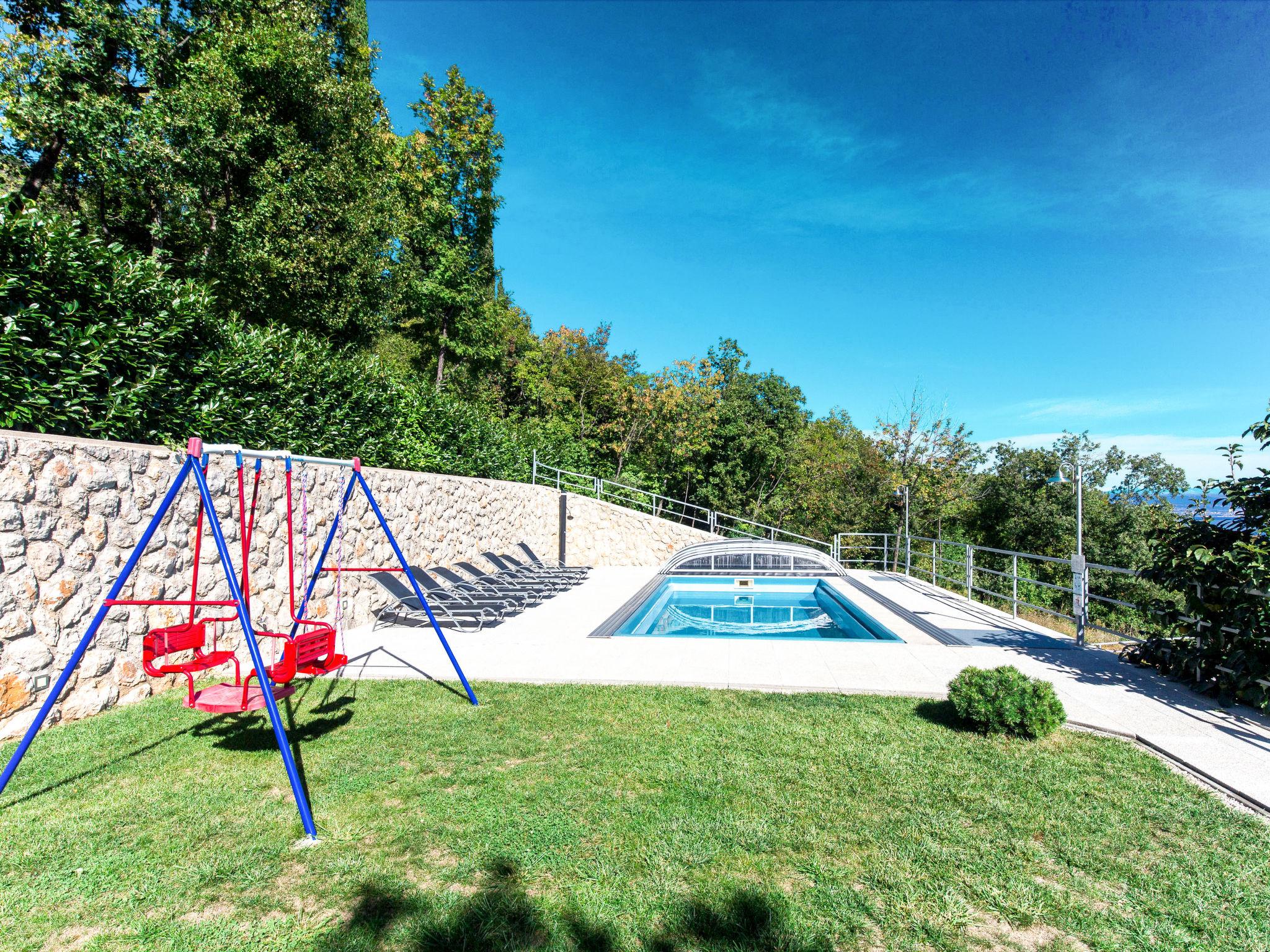 Foto 13 - Casa con 4 camere da letto a Kršan con piscina privata e vista mare