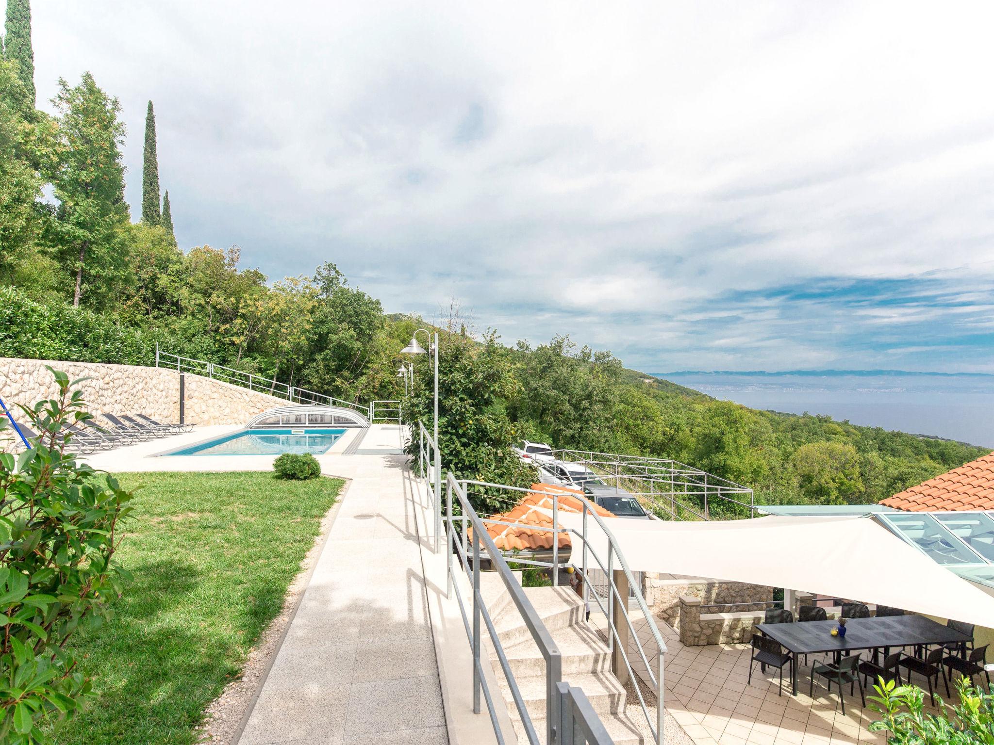Foto 40 - Casa de 4 habitaciones en Kršan con piscina privada y vistas al mar