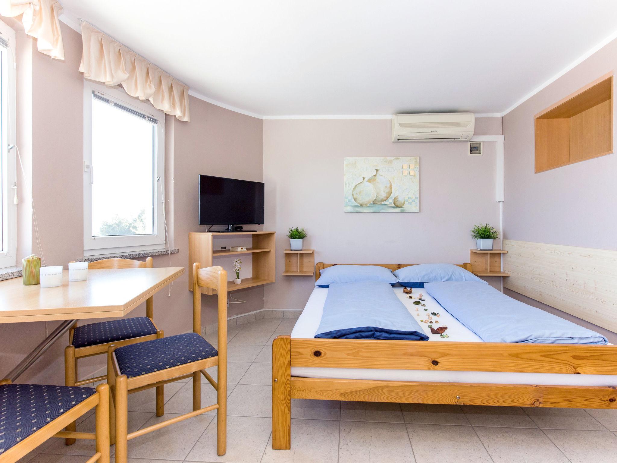 Foto 19 - Casa con 4 camere da letto a Kršan con piscina privata e vista mare