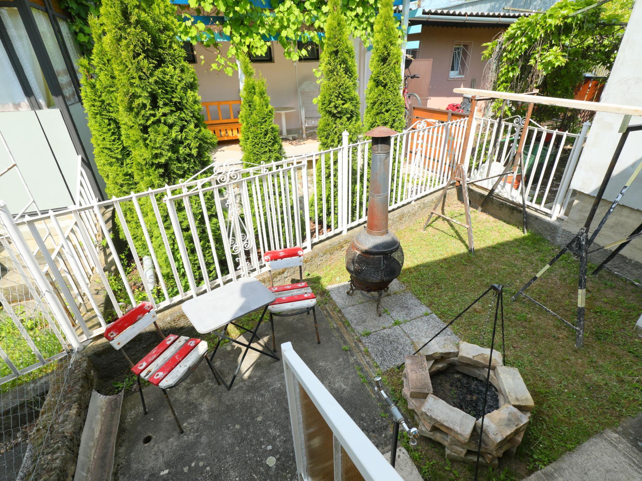 Photo 12 - Maison de 2 chambres à Balatonakali avec jardin et terrasse