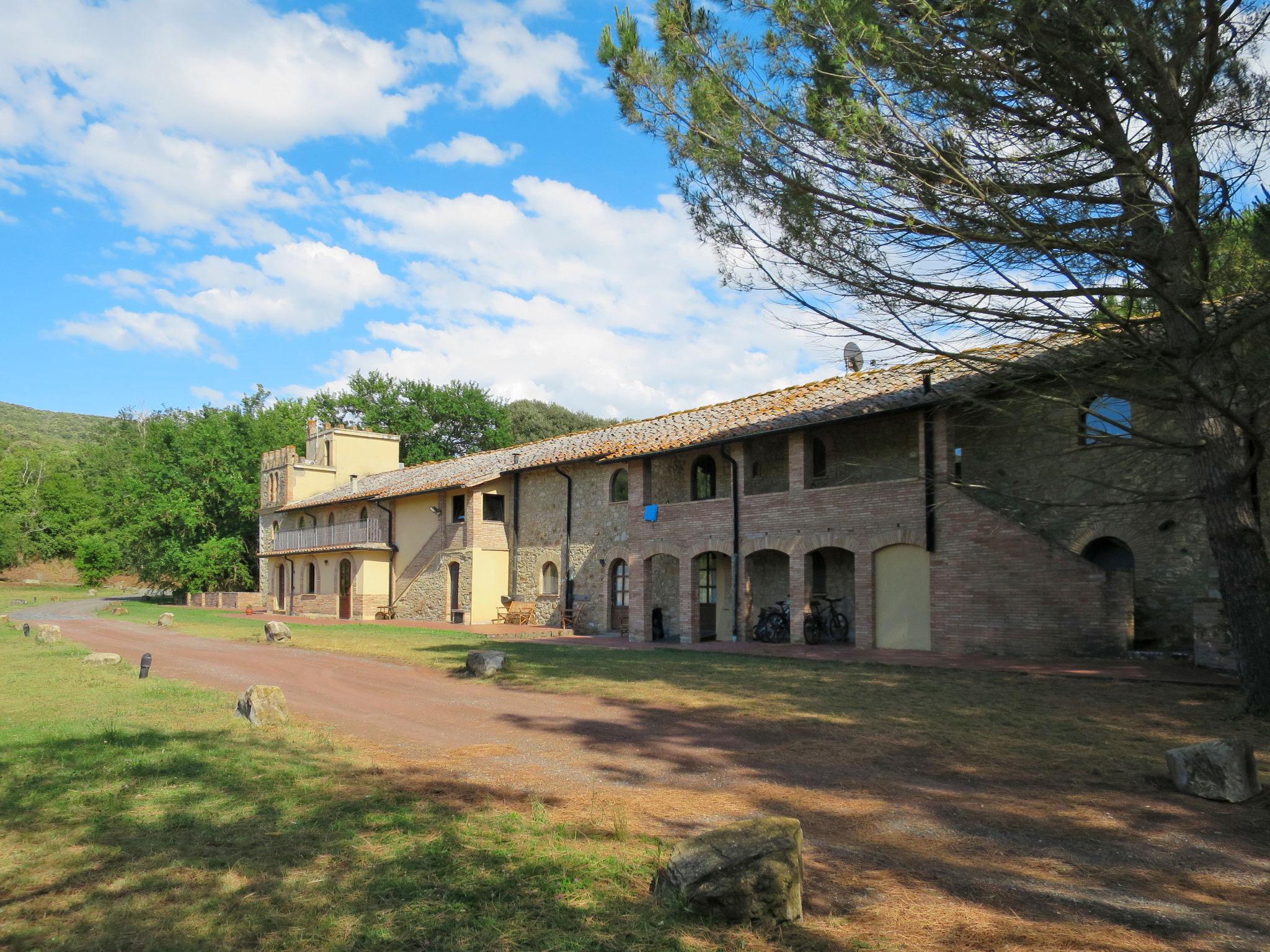 Photo 30 - Maison de 2 chambres à Monteverdi Marittimo avec piscine et jardin