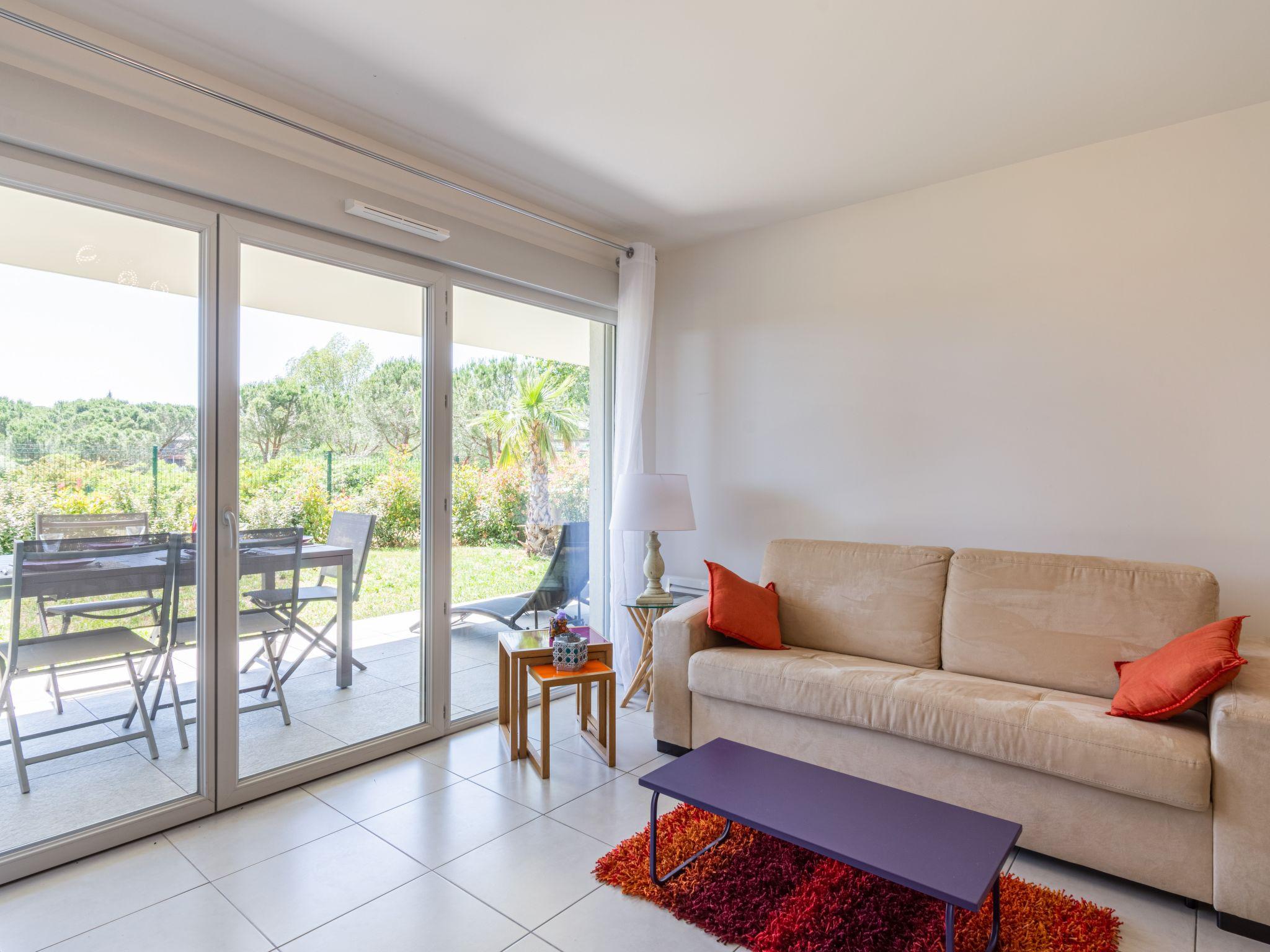 Foto 6 - Apartamento de 2 quartos em Fréjus com piscina e vistas do mar