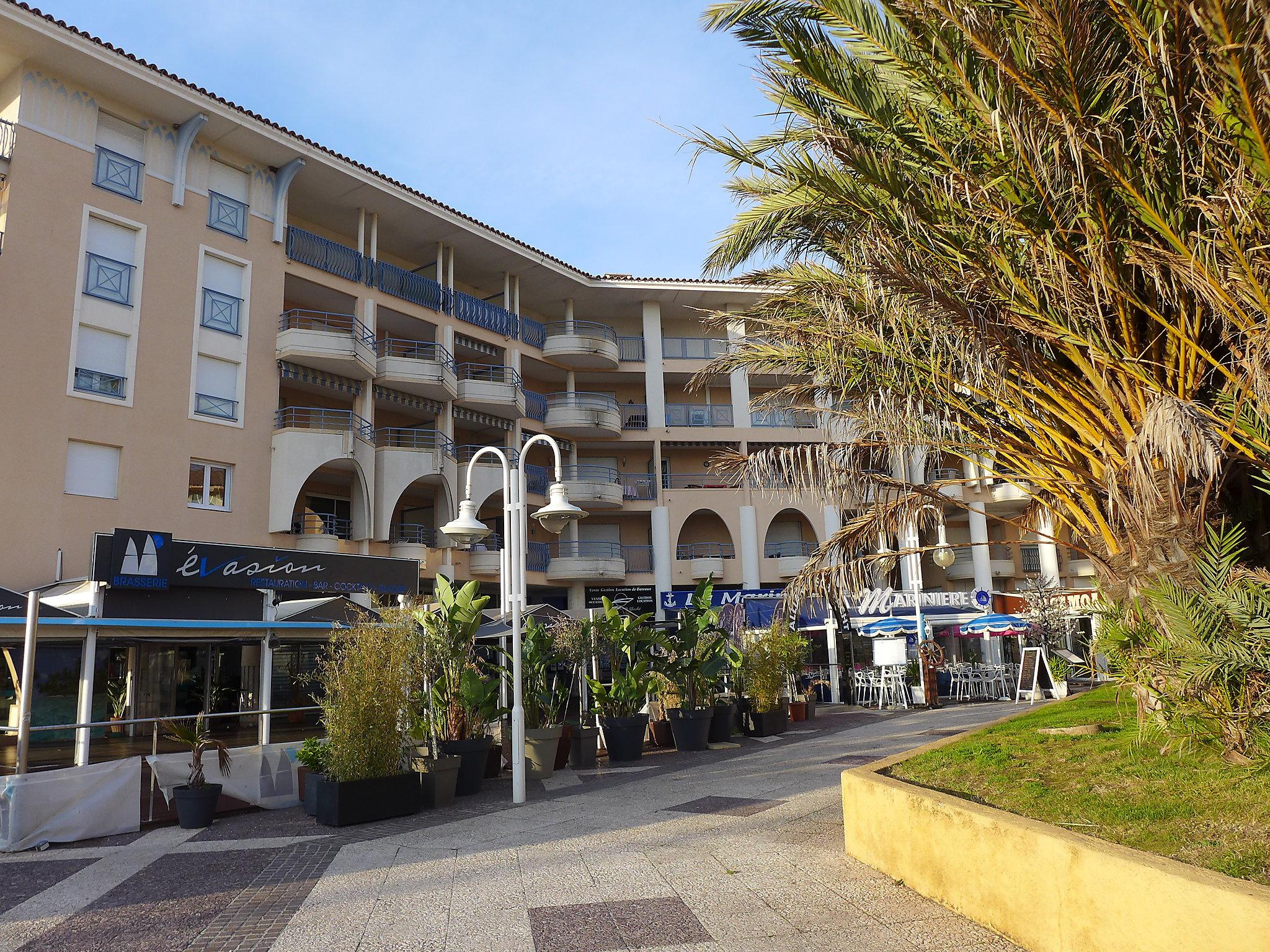 Foto 22 - Apartamento de 1 quarto em Fréjus com terraço e vistas do mar