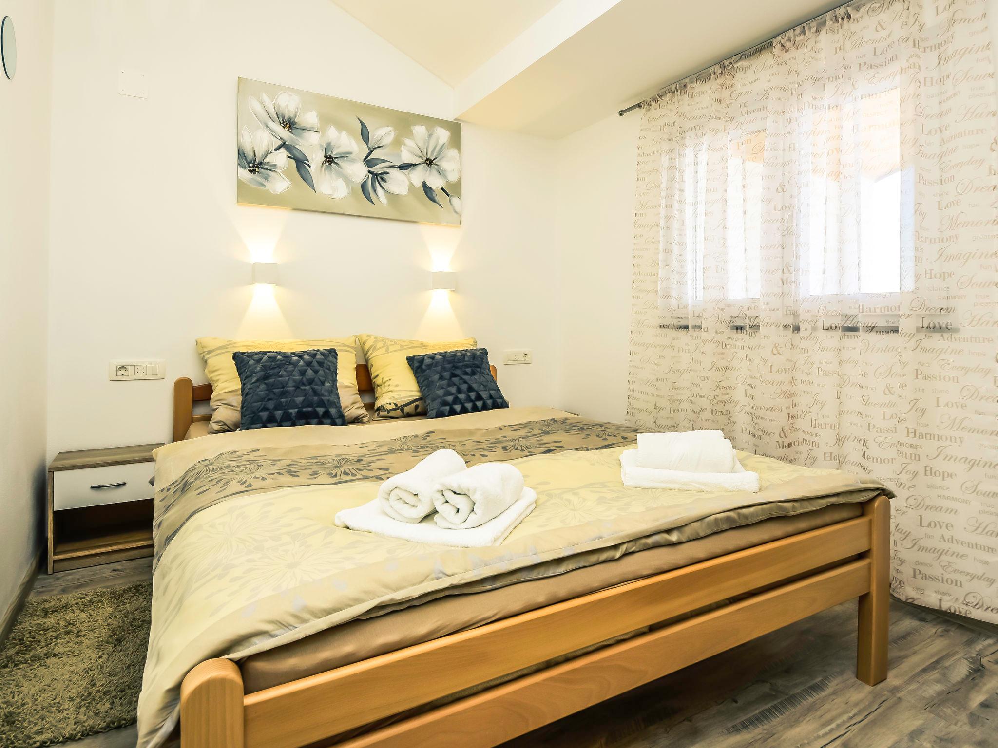 Foto 7 - Appartamento con 2 camere da letto a Vir con terrazza e vista mare