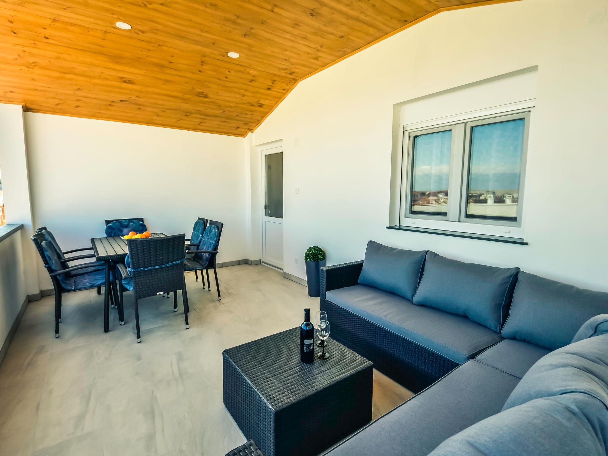 Foto 1 - Appartamento con 2 camere da letto a Vir con terrazza e vista mare