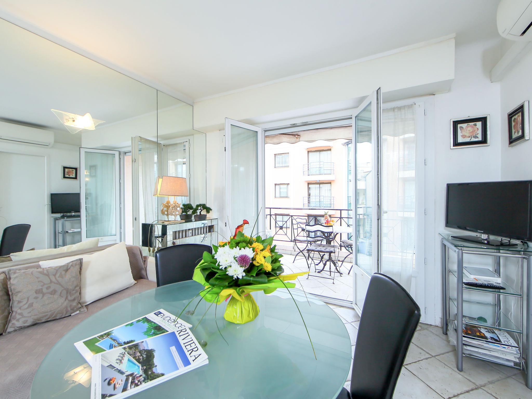 Foto 13 - Apartamento de 2 habitaciones en Cannes con vistas al mar