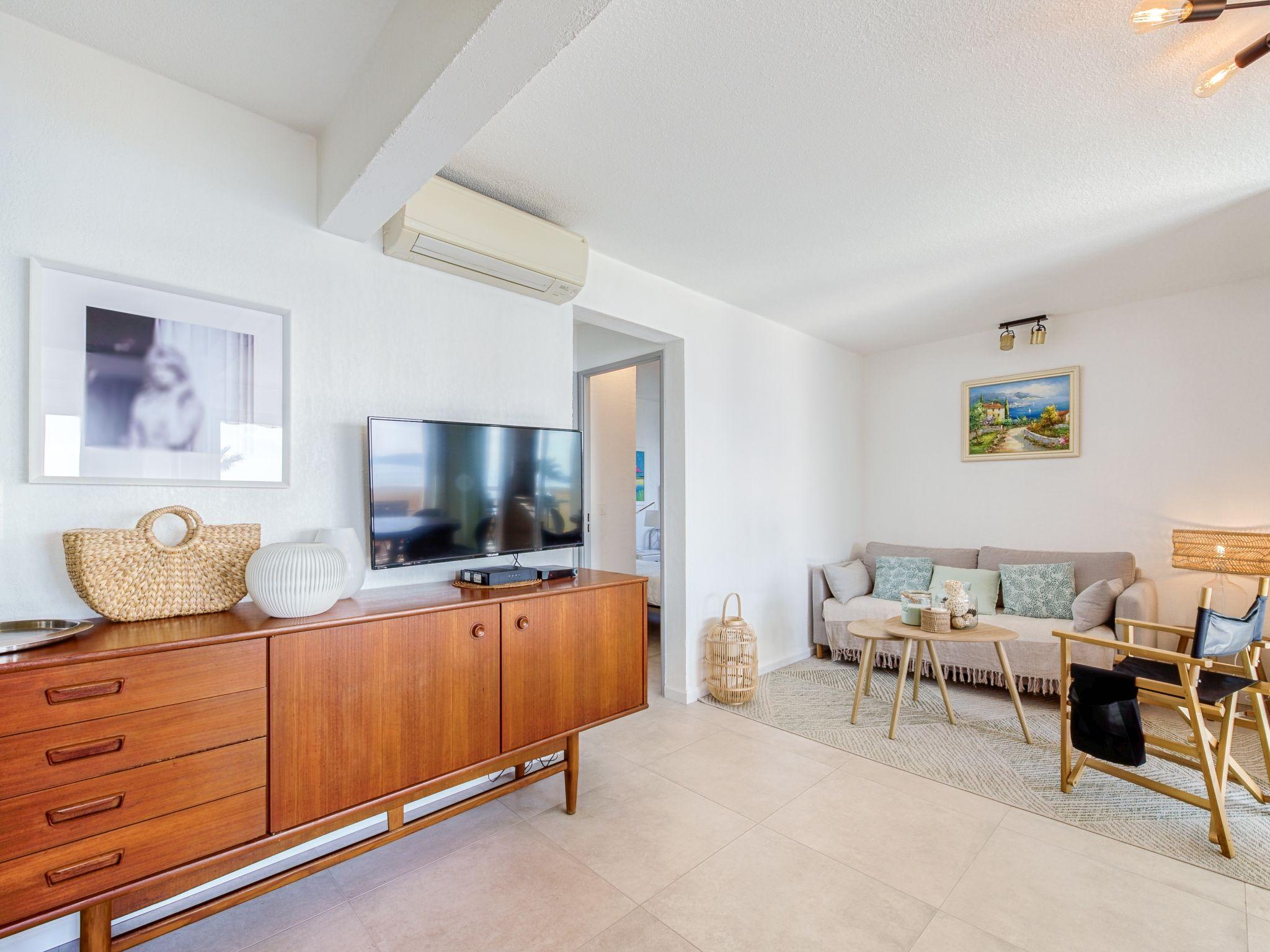 Foto 8 - Apartment mit 2 Schlafzimmern in Cavalaire-sur-Mer mit terrasse und blick aufs meer